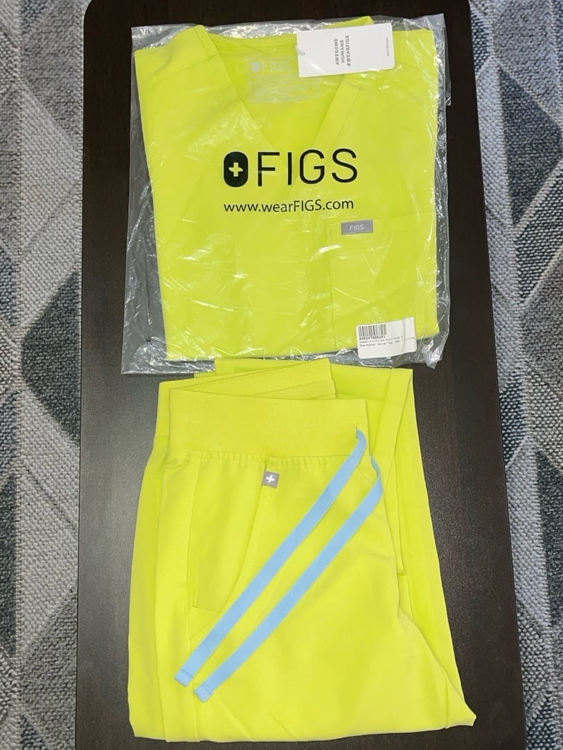 FIGS Women Petite Scrubs Set - XXS (Top & Bottom)