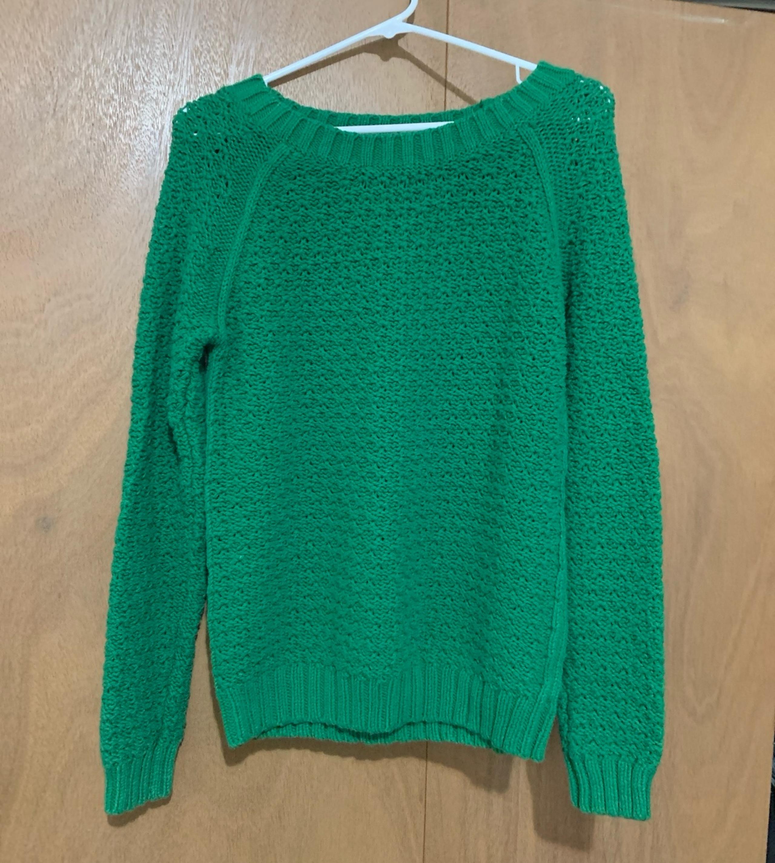 Super cozy women’s size large green knit sweater
