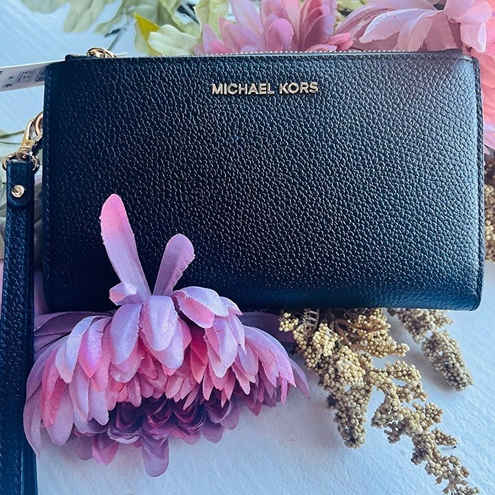 michael kors xl wristlet