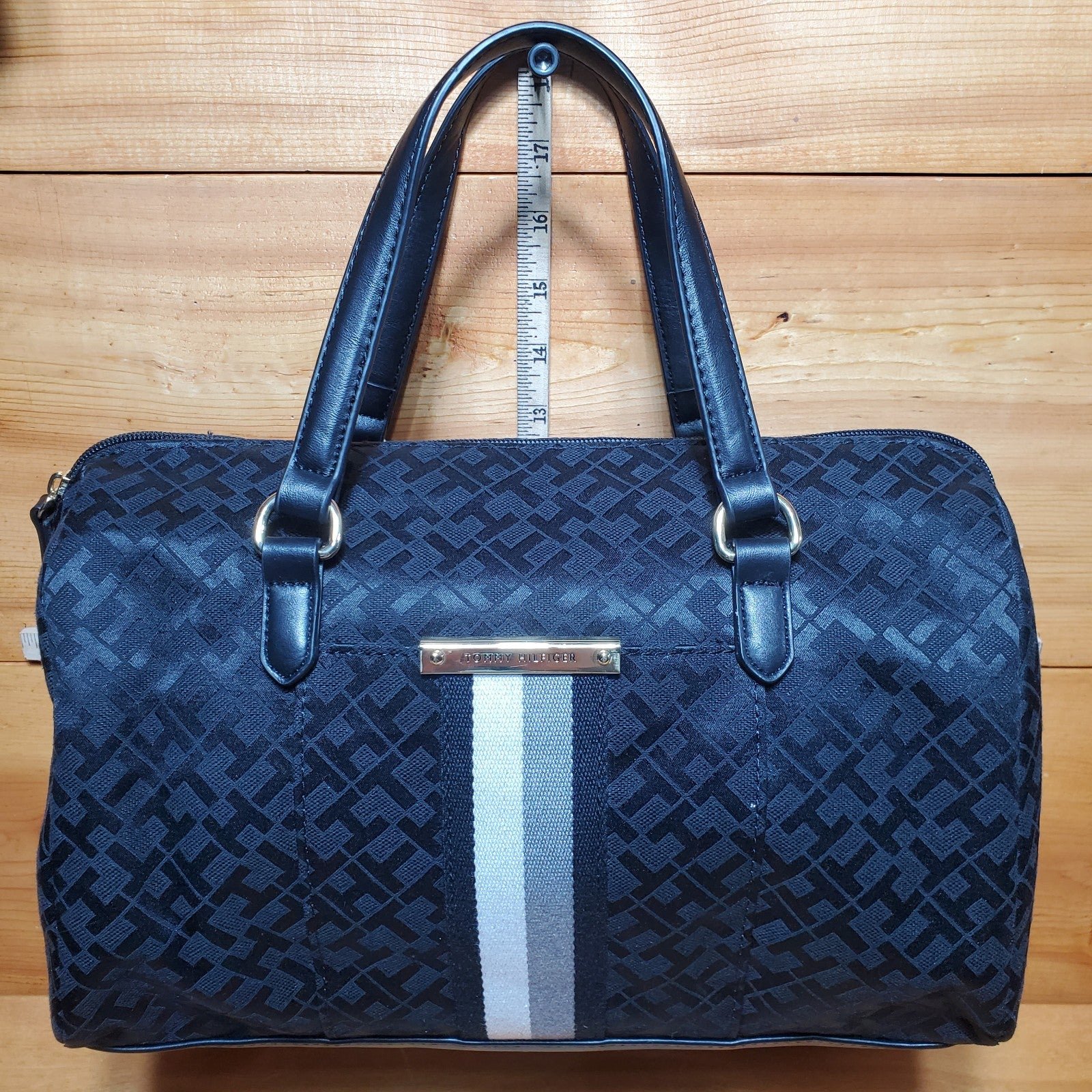 Tommy Hilfiger Unique Shell Design Polyester Nylon Cloth Vinyl Lining Handbag