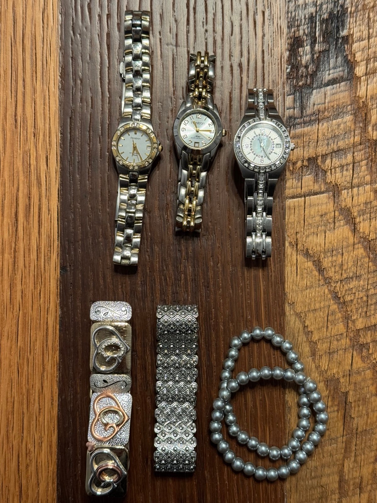 Lot of women’s watches/bracelets