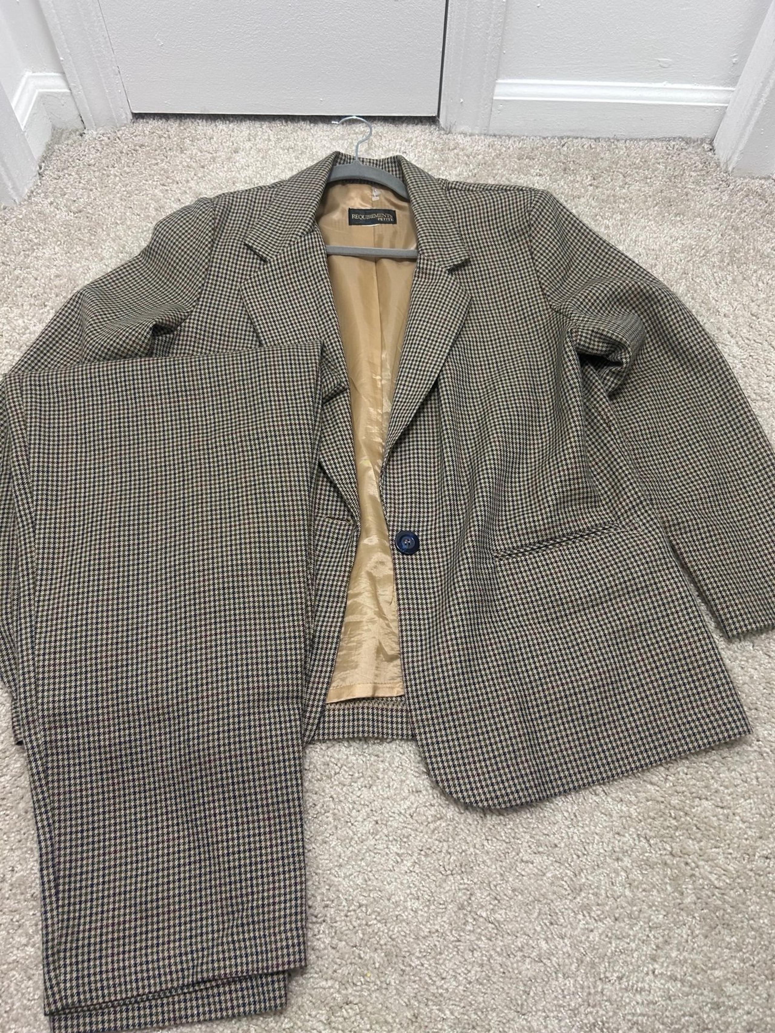 Women’s vintage blazer and pant set in plaid and large size 14 - Requirements