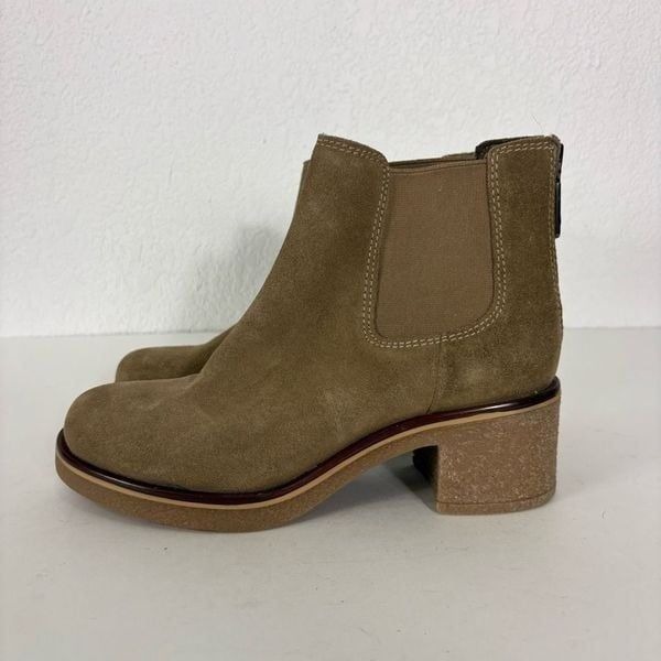 New Blondo Taupe Suede Ankle Pull On Waterproof Low Heel Boots Size 7.5