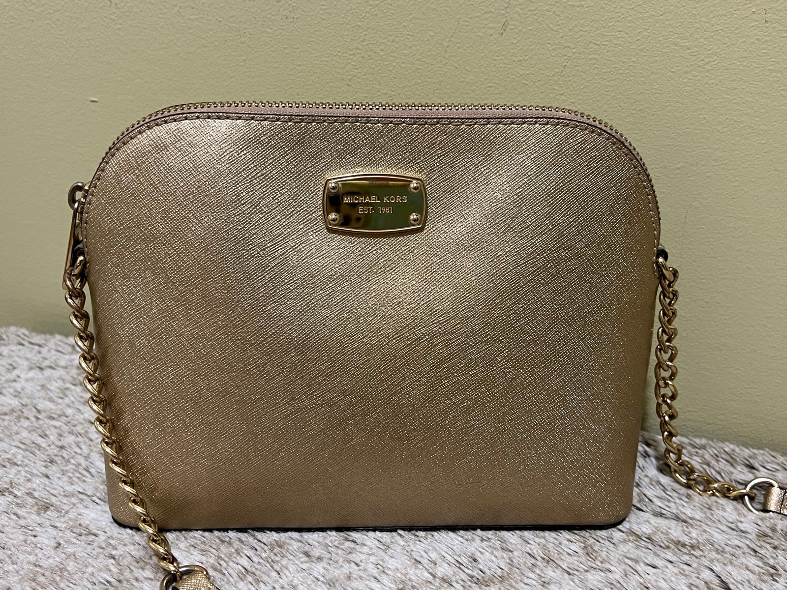 Michael Kors Jet Set Medium Logo Dome Crossbody Bag Gold NWOT