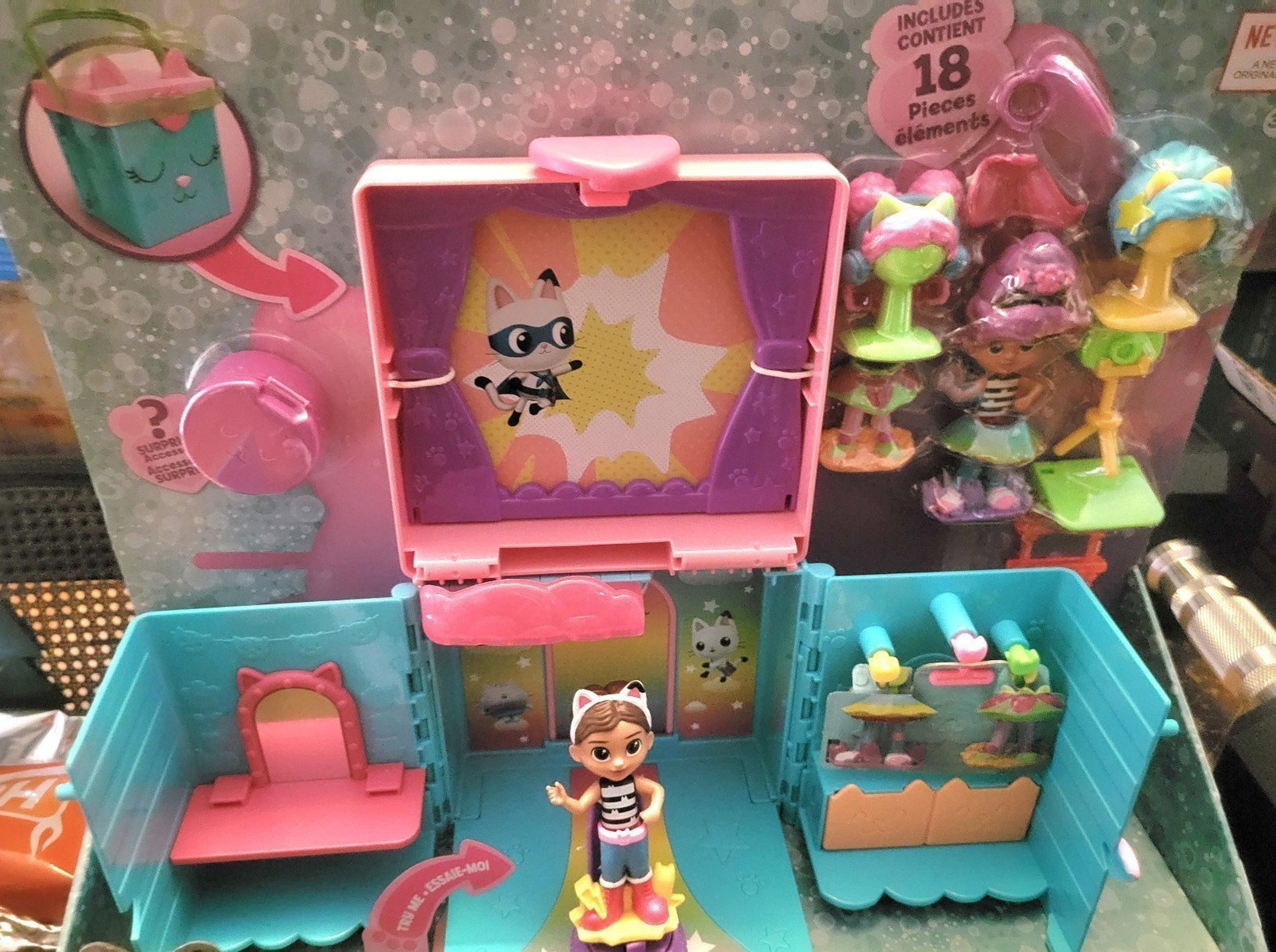 Gabby’s Dollhouse, Rainbow Closet Portable Playset with a Gabby Doll