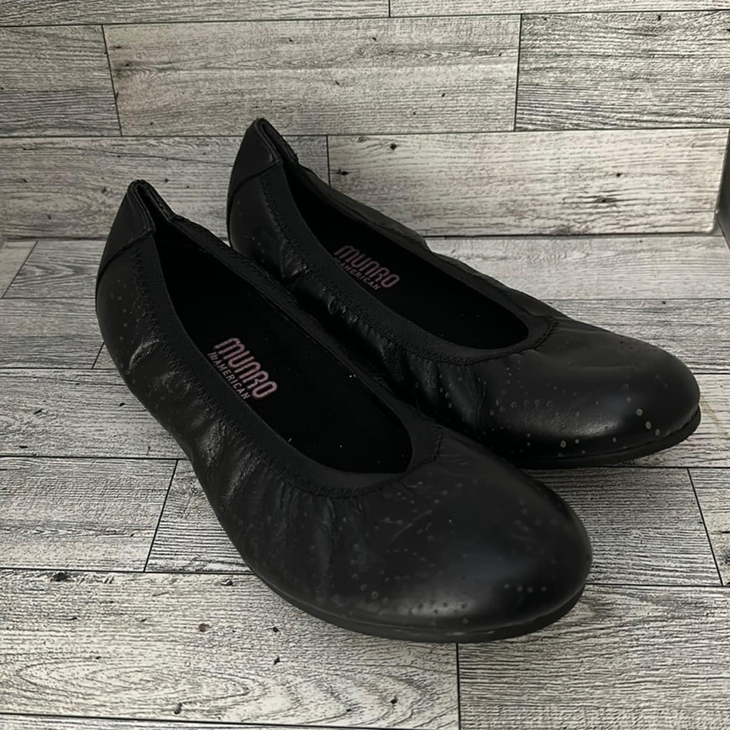 Munro American women’s black floral leather flat shoes size 8