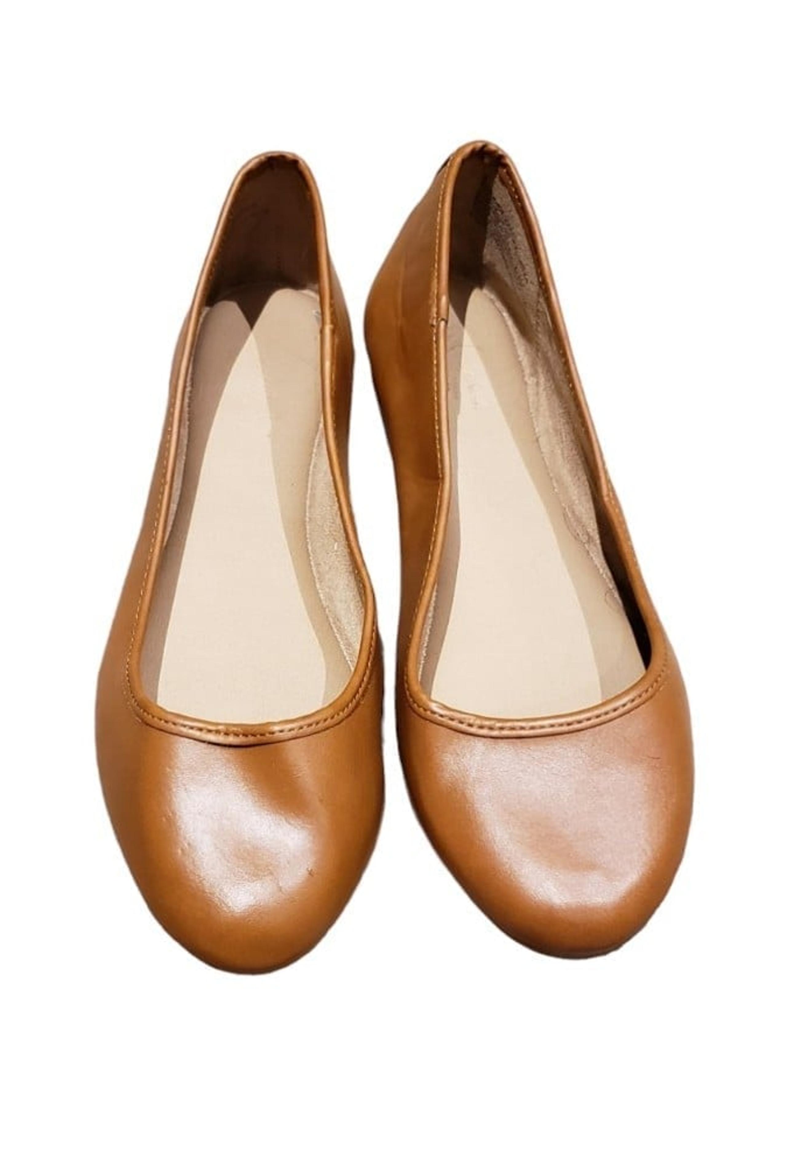 Universal Thread Women's Ballet Flats Everly Brown Size 9 Faux Leather Round Toe