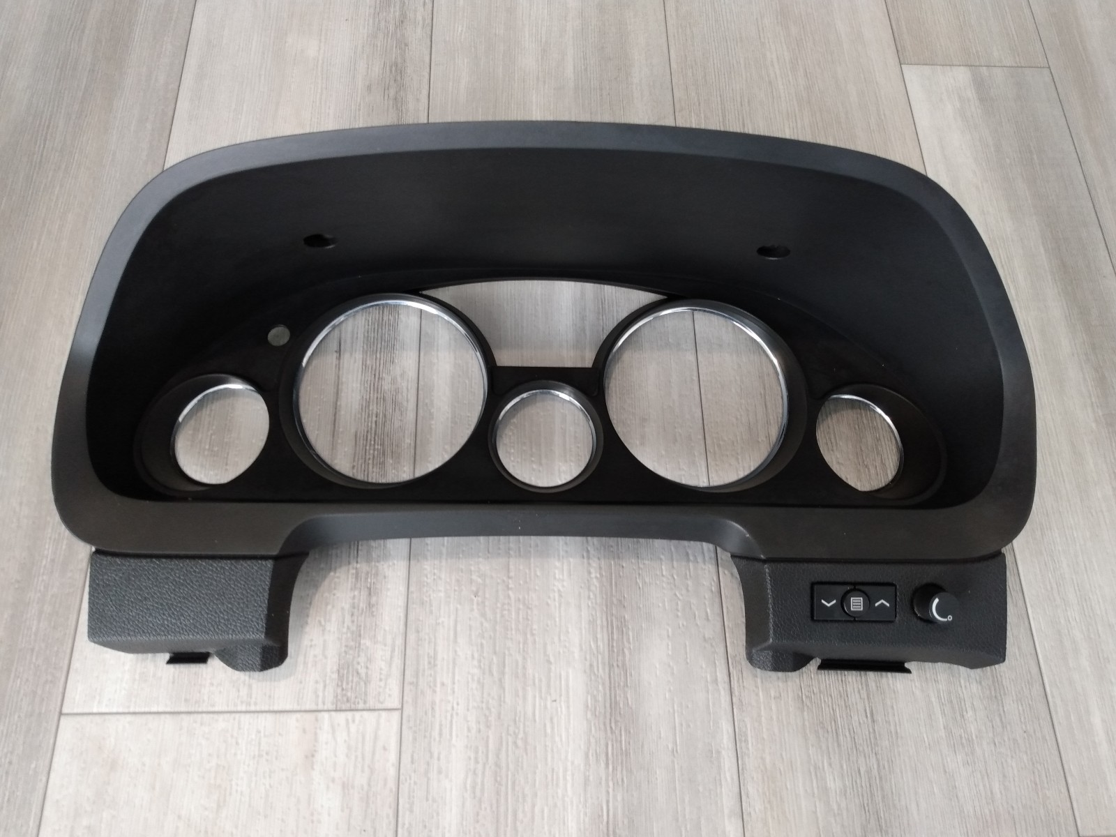 07 GMC Acadia instrument cluster bezel