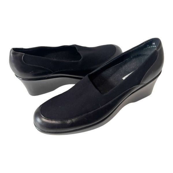 Munro Kayla Womens Black Slip On Wedge Heels Shoes Leather Micro Fiber Size 8N