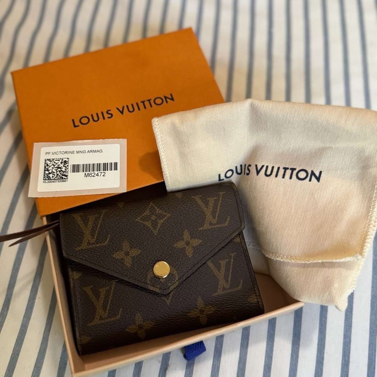 AUTHENTICATED NEW Louis Vuitton Victorine Wallet Monogram