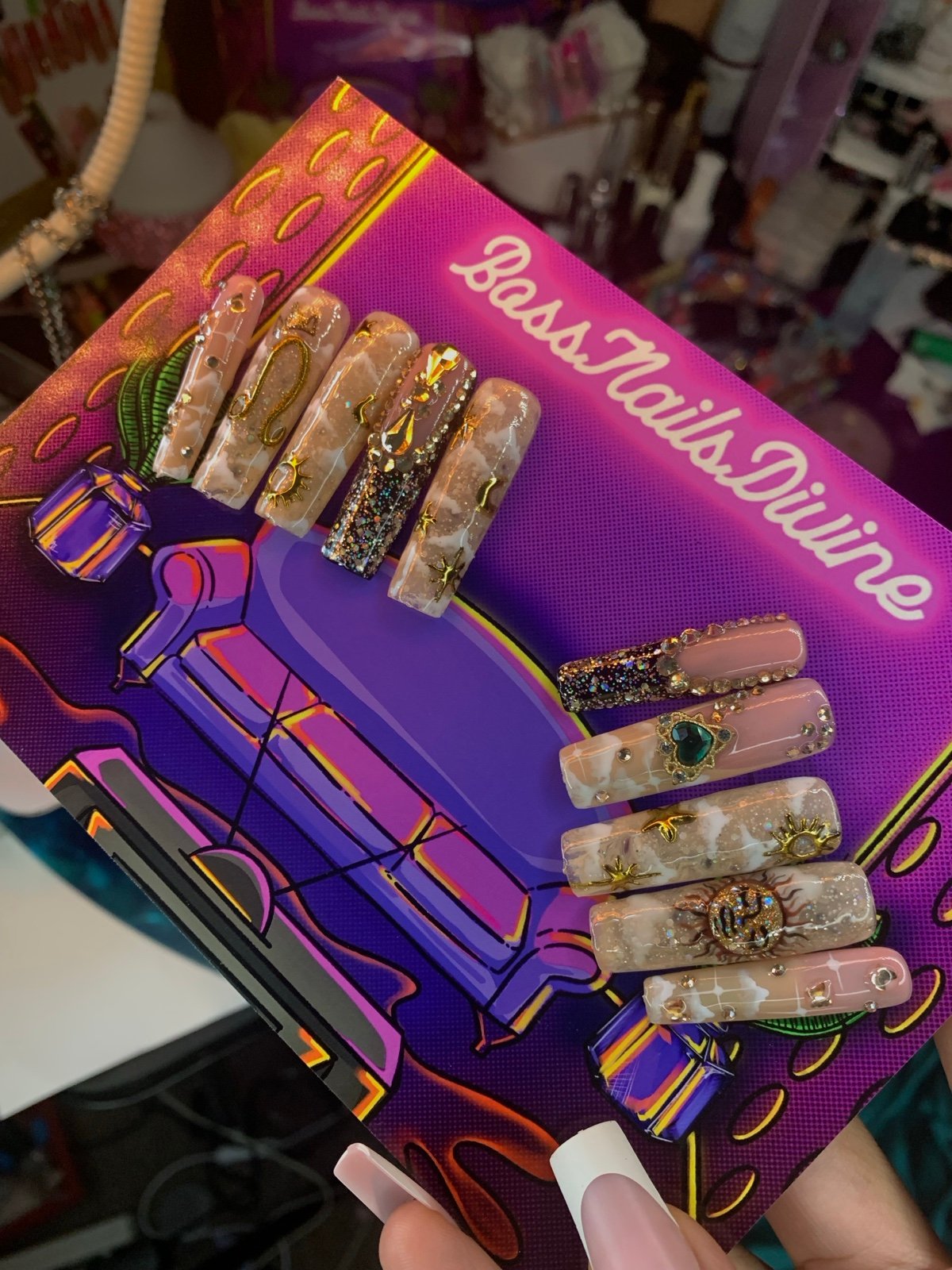 Press on nails : leo birthday : birthday horescope nails : gold nails