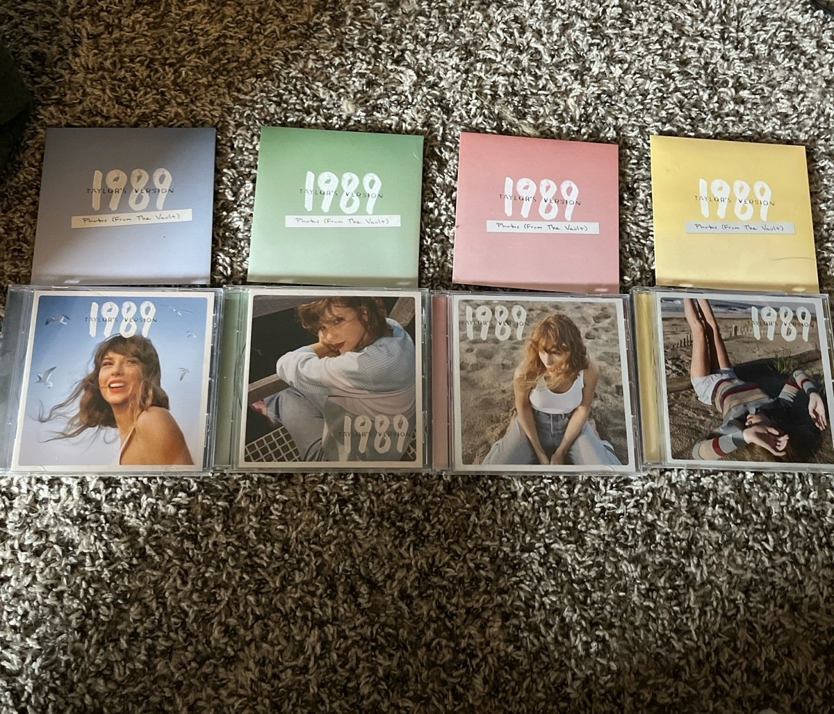 Set of 4 1989 Taylor’s Version CDs (with photo cards )