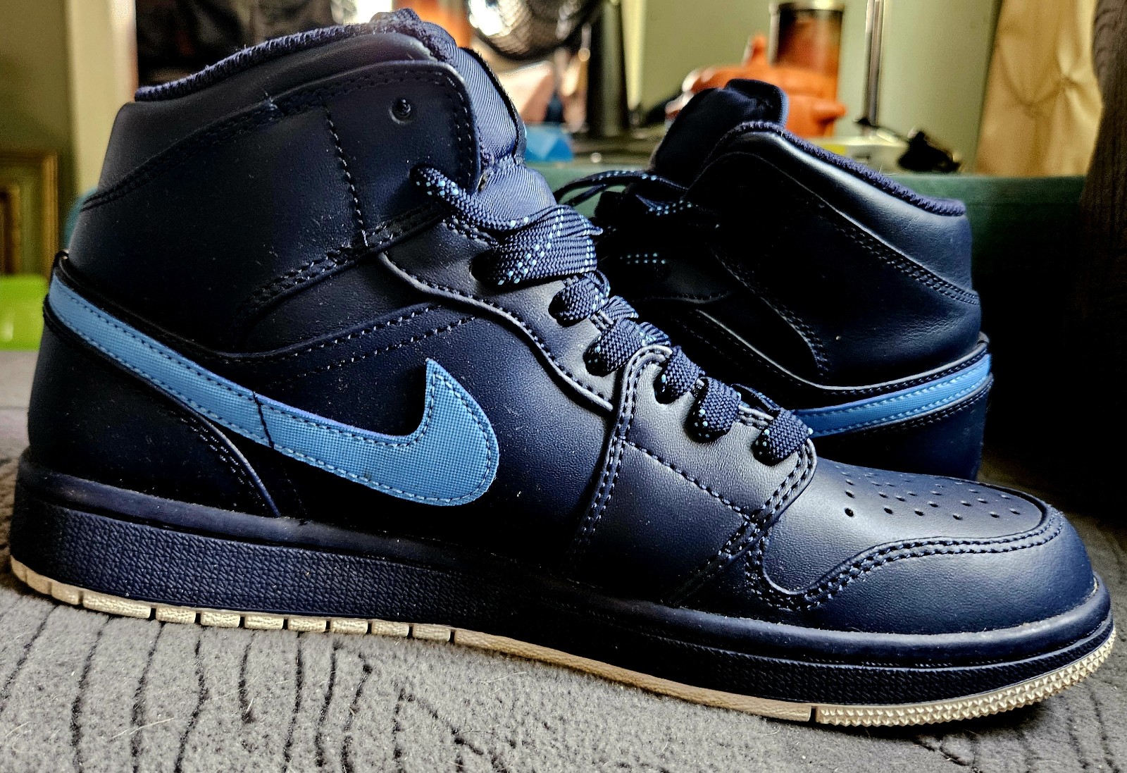 Nike Air Jordan 1 Medium Obsidian