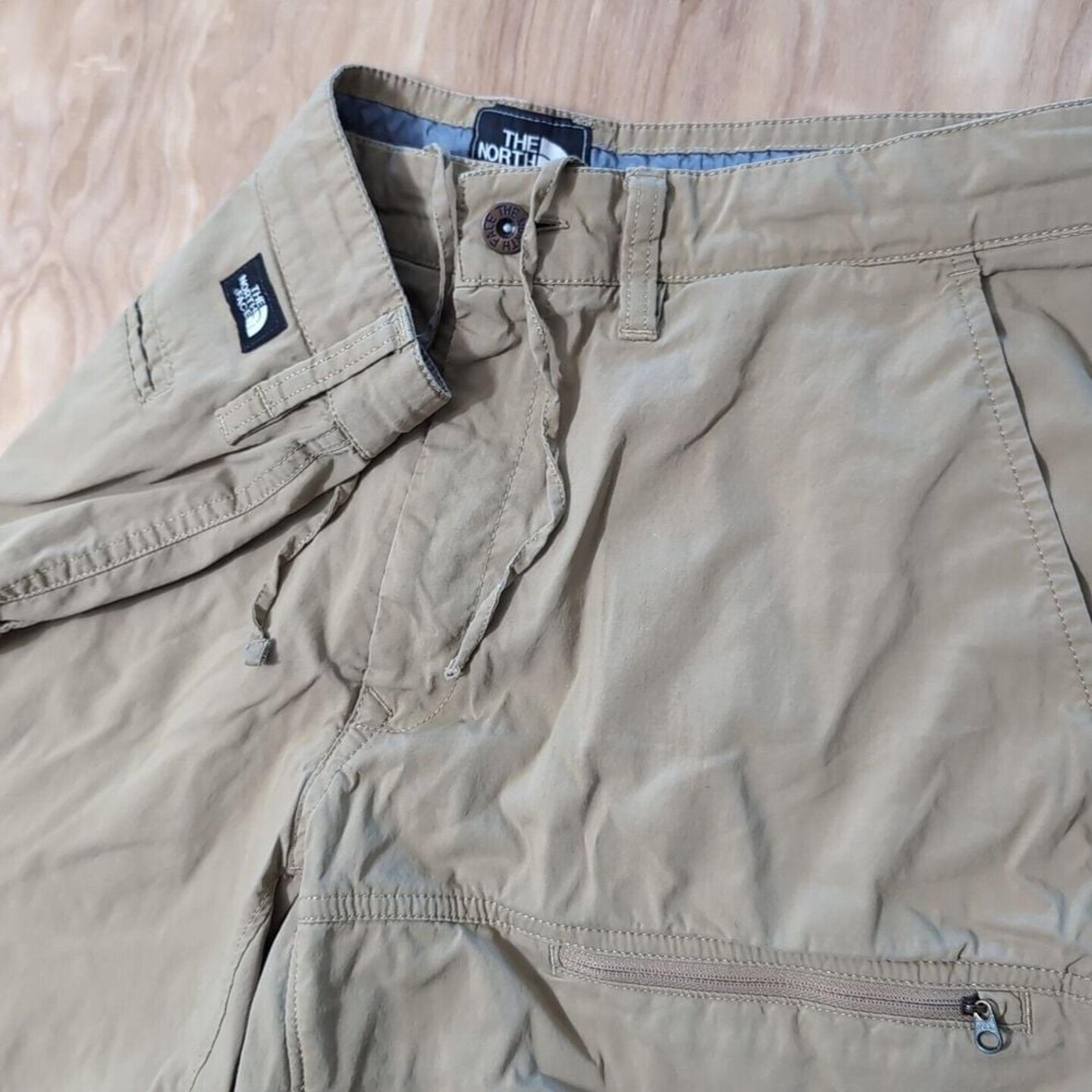THE NORTH FACE Men's 32x9 Drawstring Nylon Blend Utility Hiking Shorts Beige
