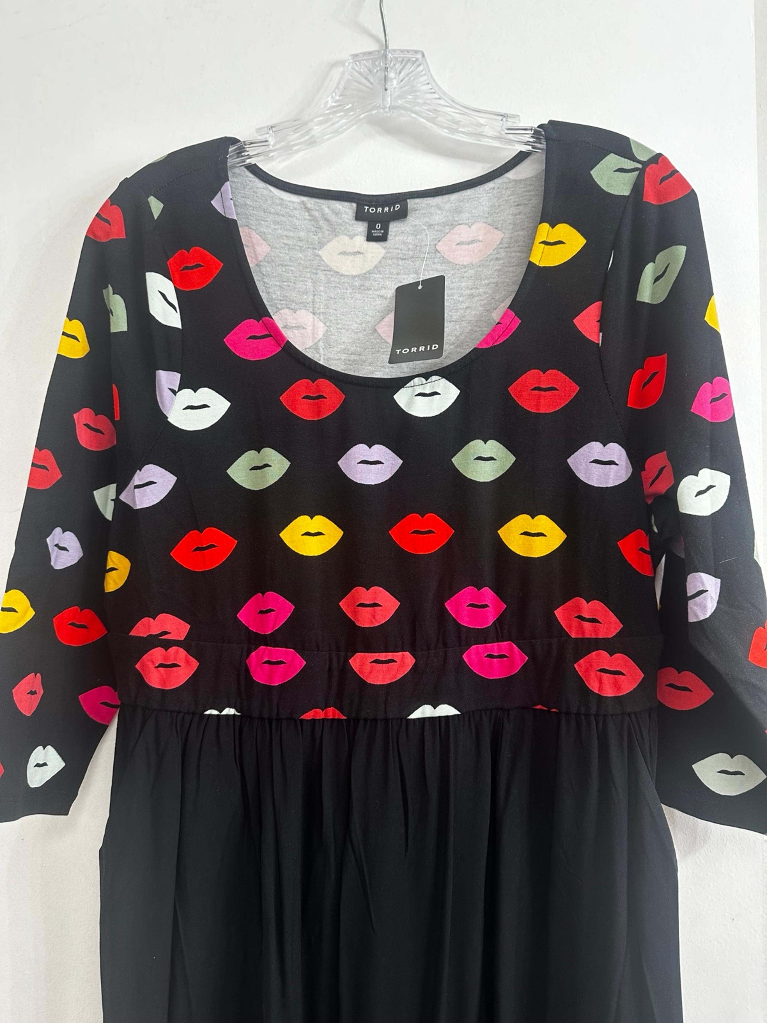 NEW W/ TAGS - TORRID RETRO LIP PRINT JERSEY DRESS - SIZE 0/12 LARGE