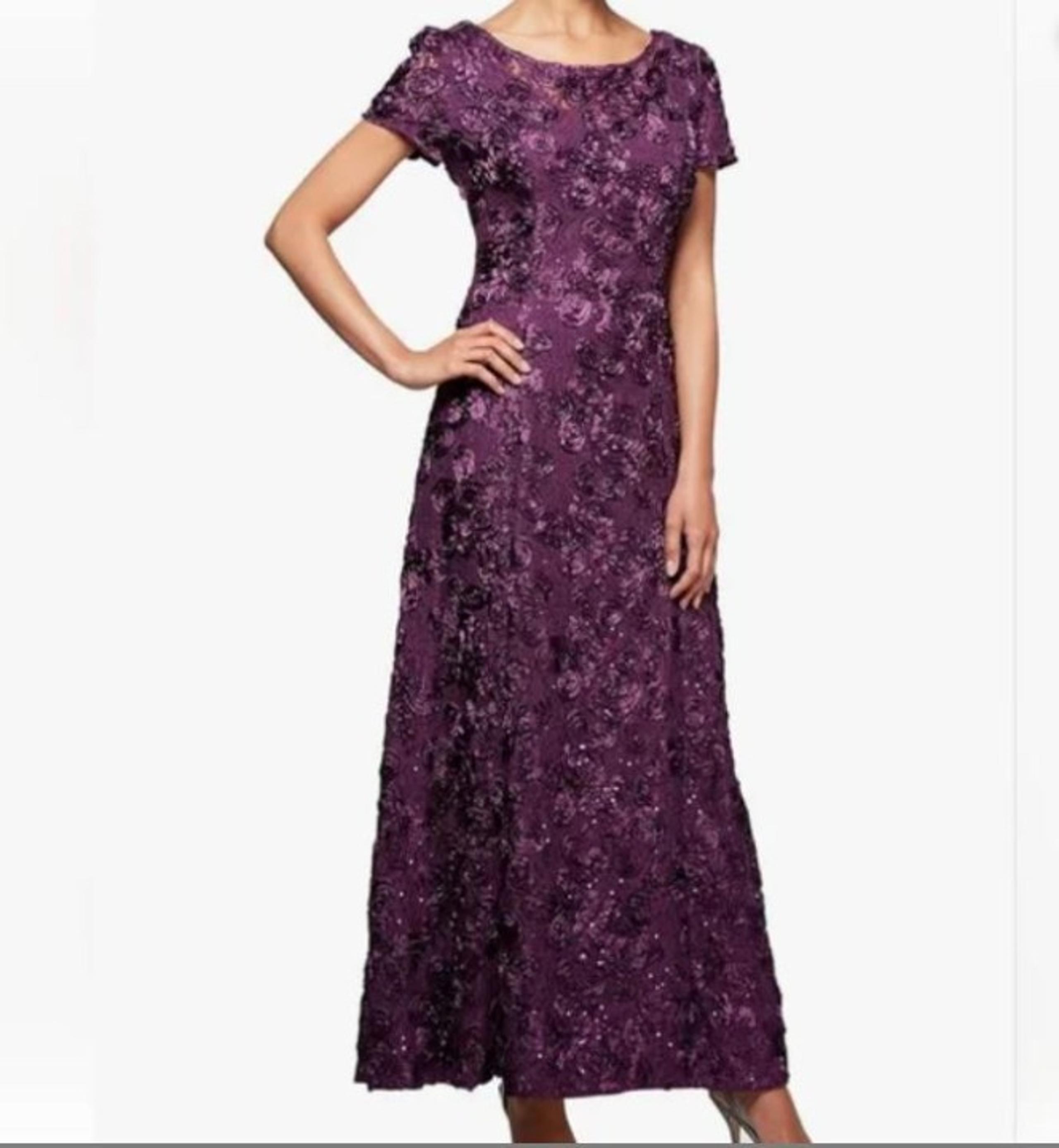 Alex Evenings Women's Long Rosette Lace Cap Sleeve Gown, Eggplant Size 12