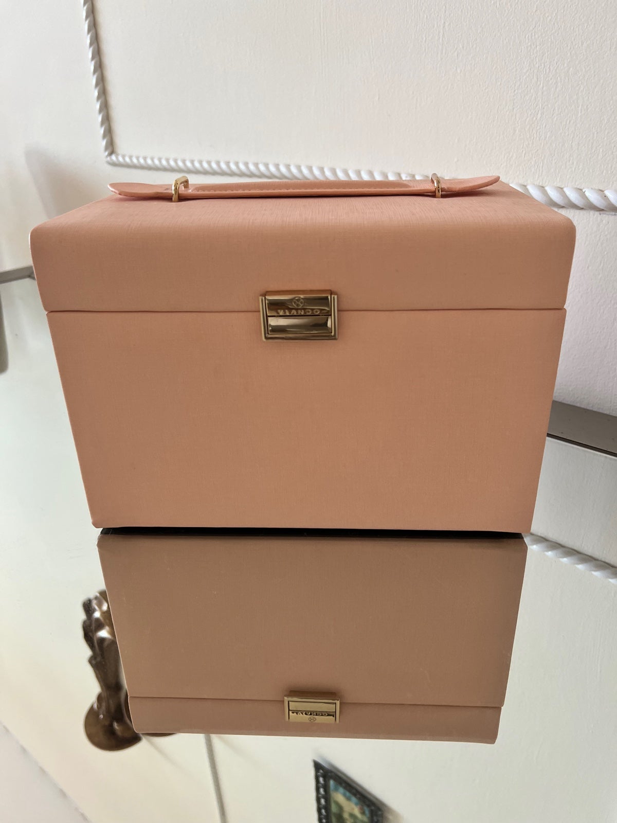 Jewelry box