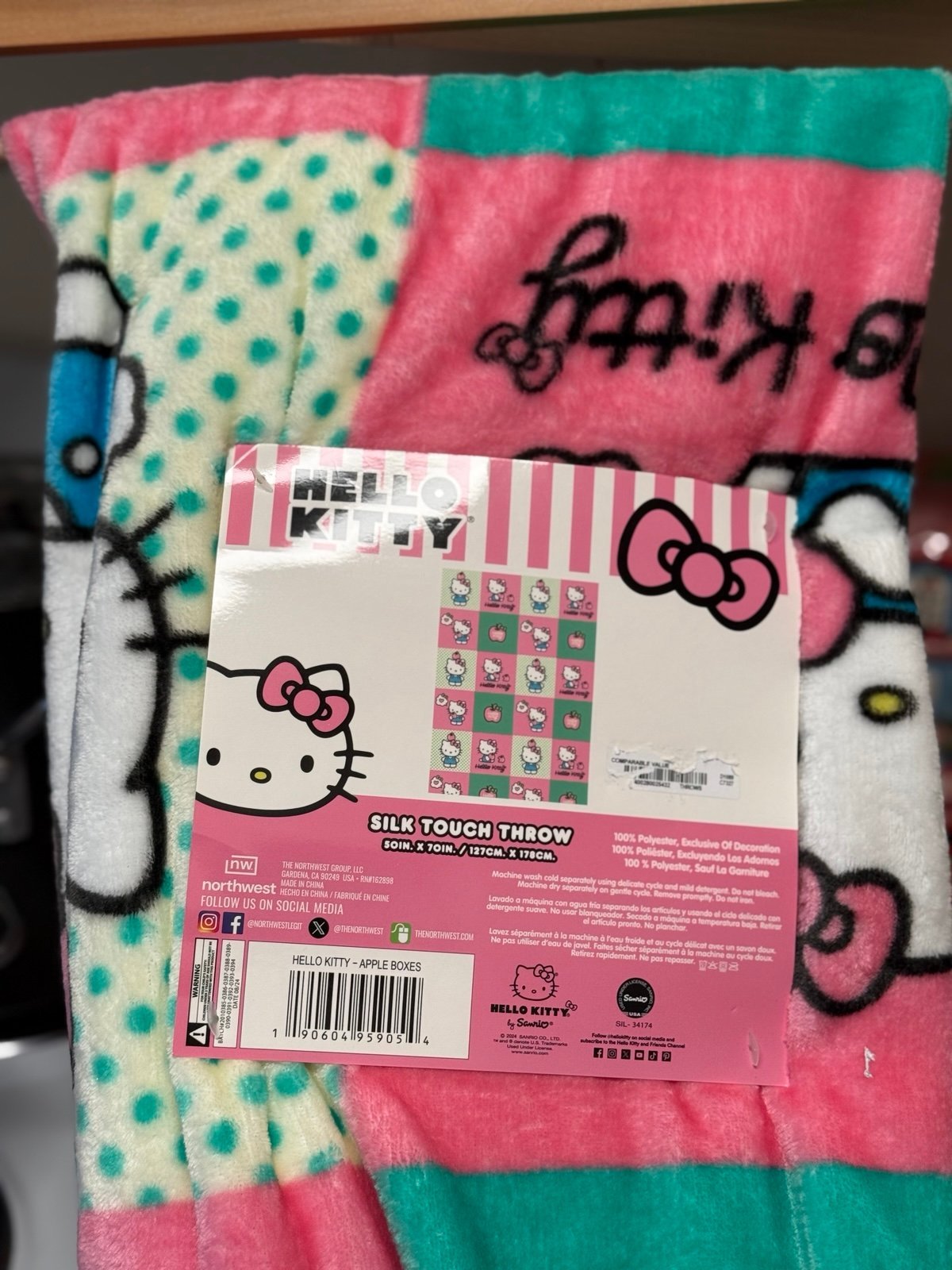 Hello kitty apple blanket