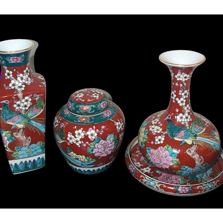 Antique Chinese Imari Rose Pottery Ginger Jar, 2 Vases, And Underplate Set