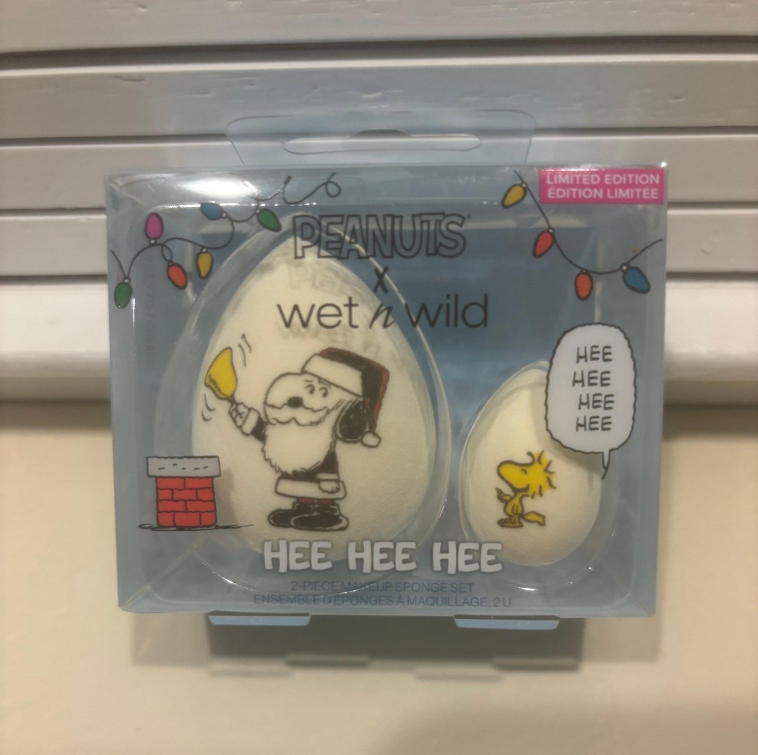 PEANUTS X WET N WILD CHRISTMAS 2 PIECE MAKEUP SPONGE SET “HEE HEE HEE”
