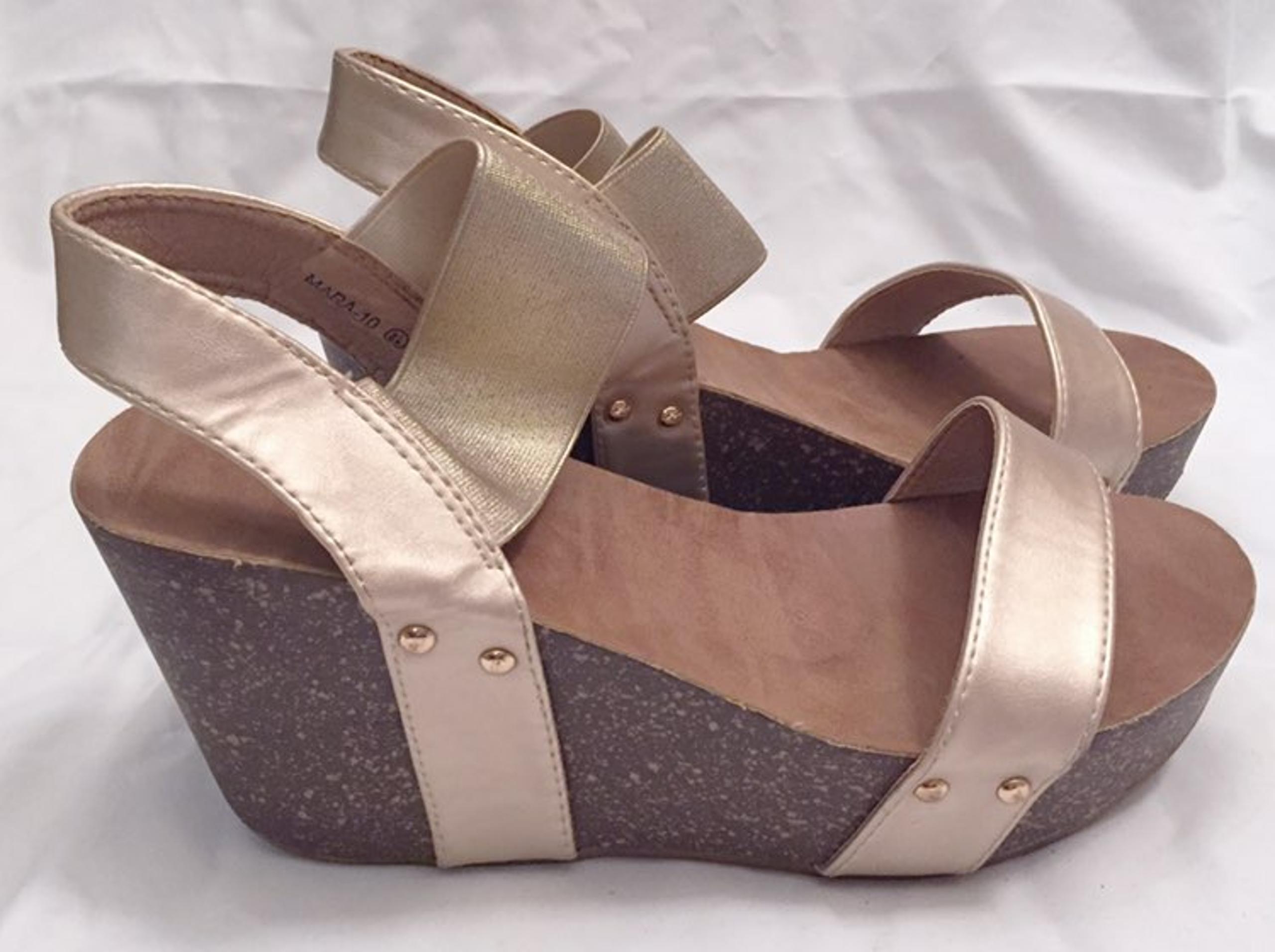 Womens 8 Sandals Wedges Gold