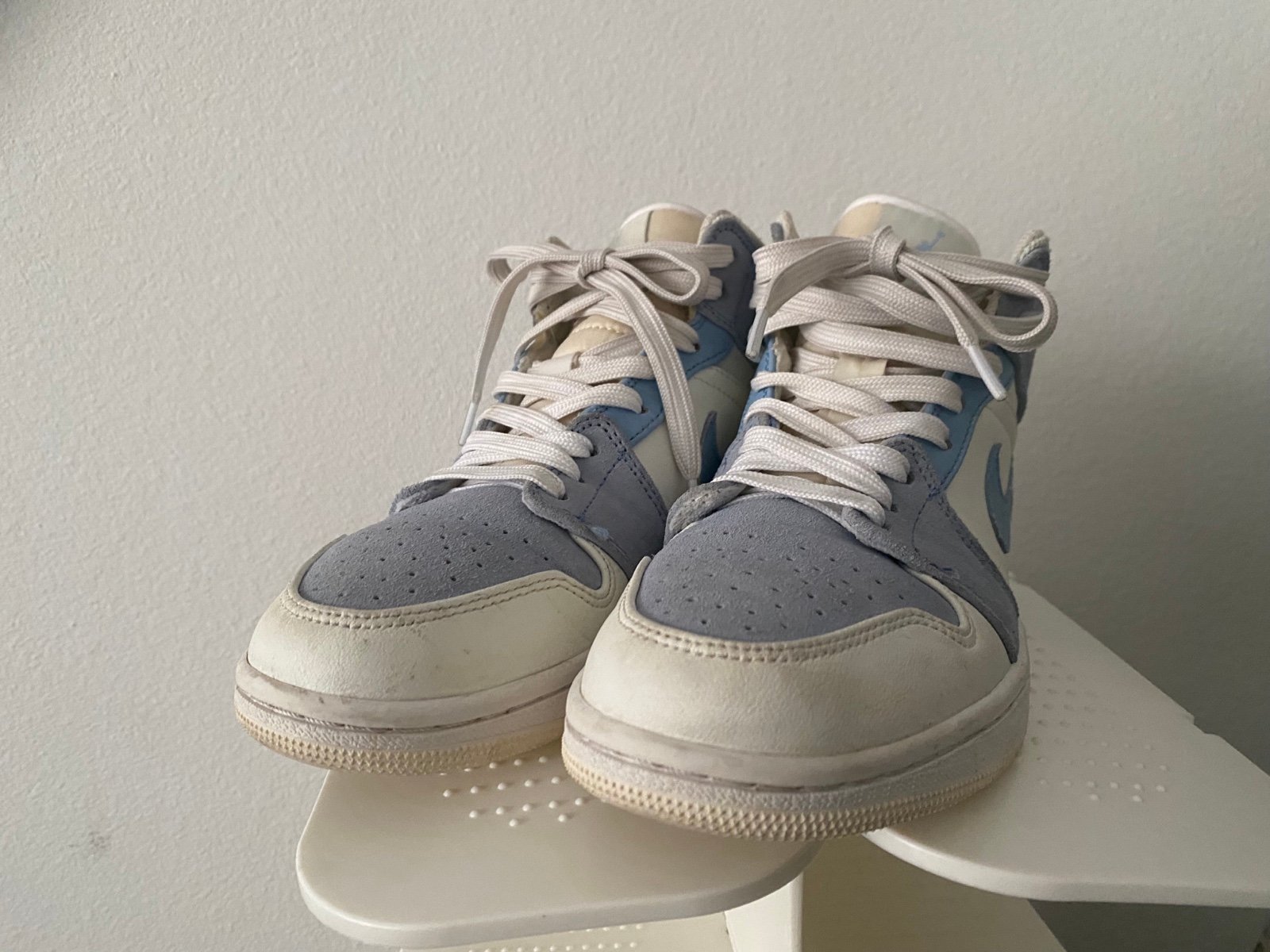 Sz 7.5 Nike Jordan 1 Mid sail blue Like new