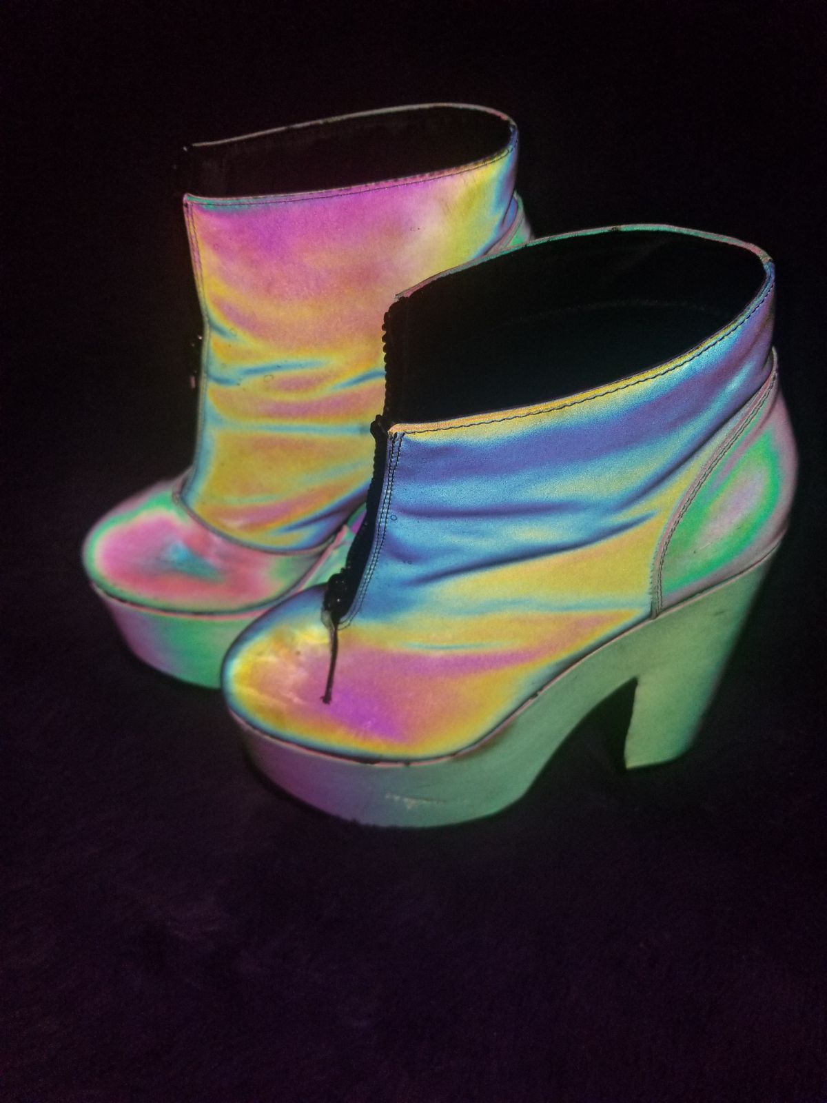 YRU reflective nightmare platform