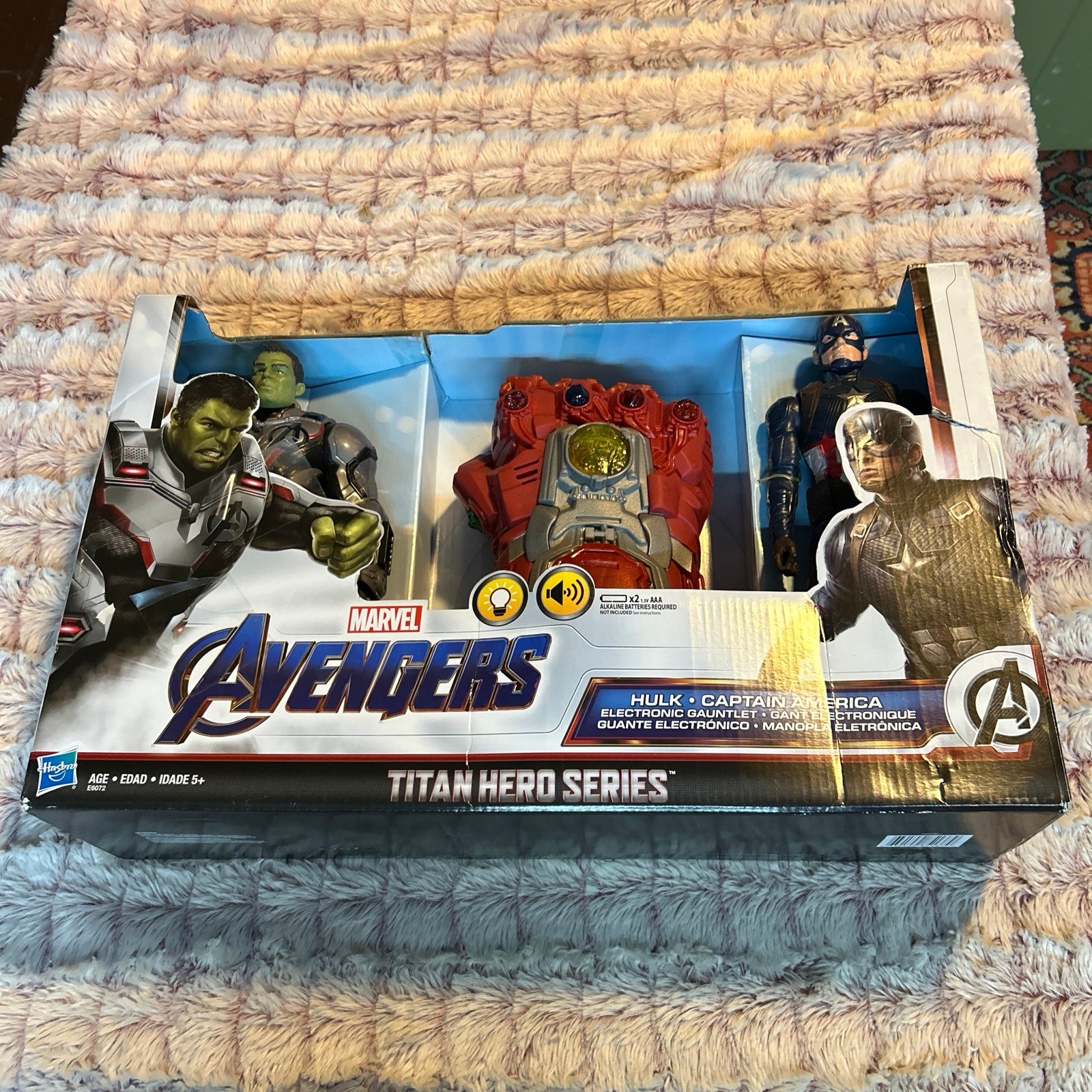 Marvel Avengers Titan Hero Series Hulk Captain America Electronic Gauntlet
