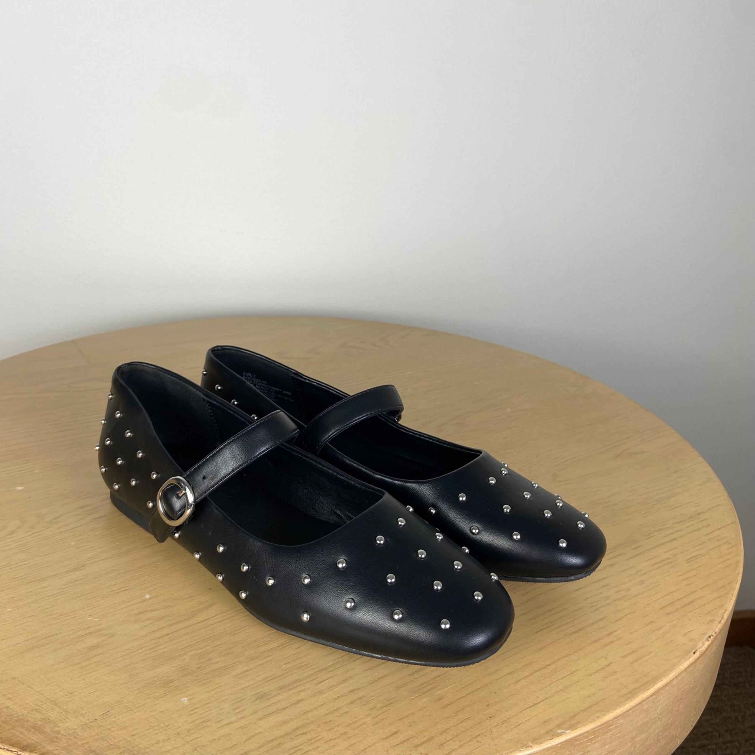 Gap Black Studded Mary Jane Flats Women's 7 Square Toe Minimalist Romantic Chic