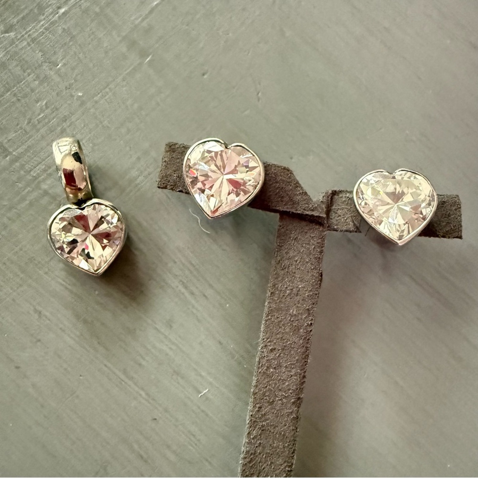 Harlene Korey Kalibre 925 Sterling Heart Pendant & Earrings