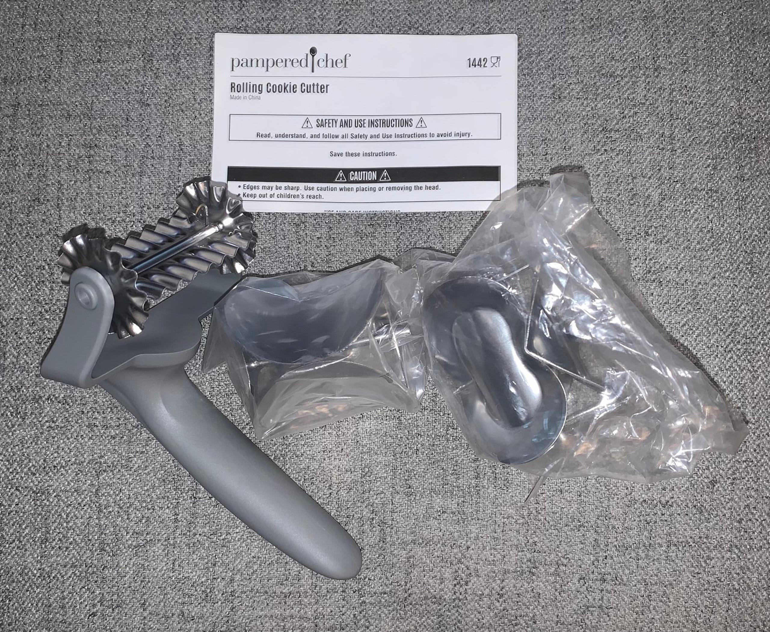 NEW Pampered Chef Rolling Cookie Cutter with Three (3) Interchangeable Heads