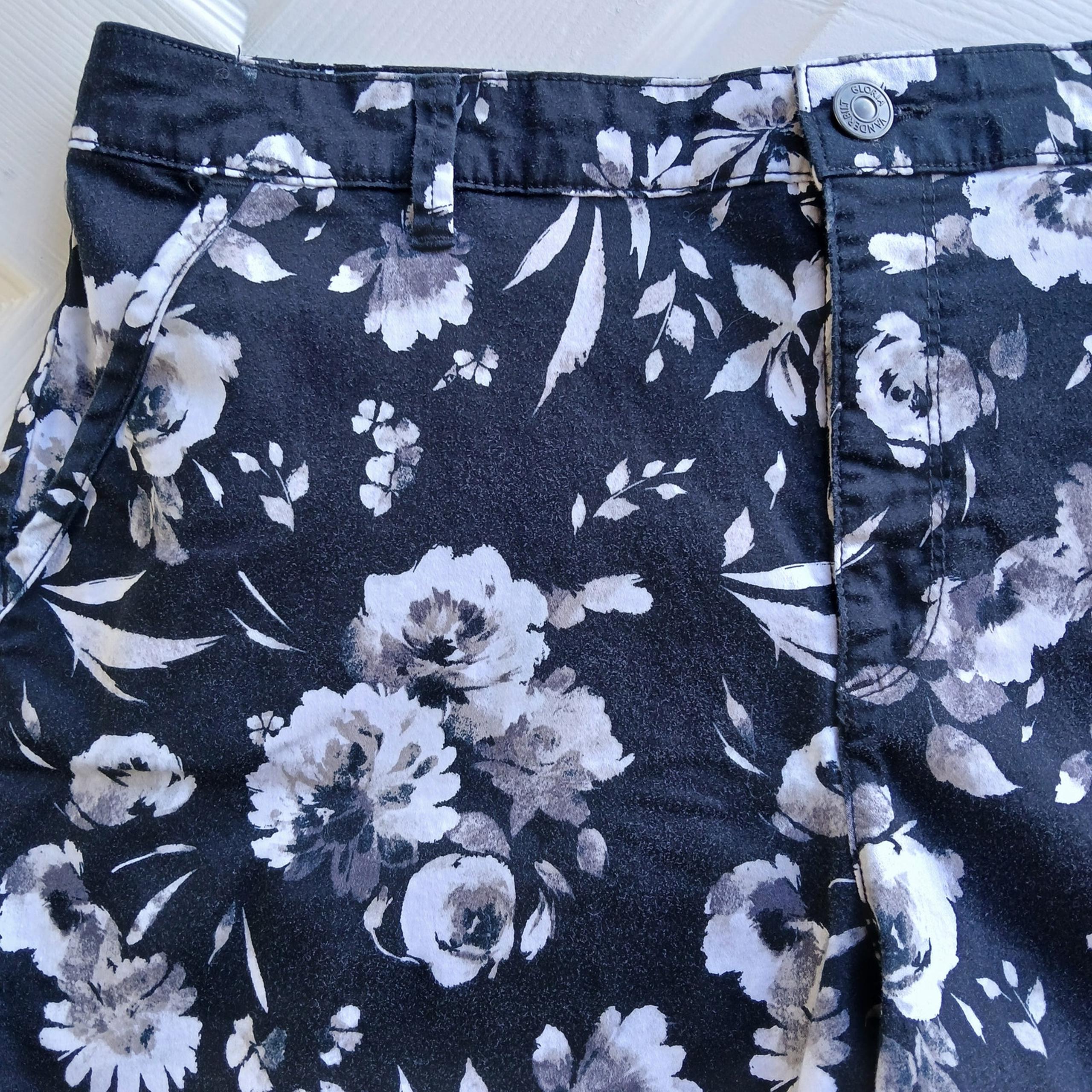 Gloria Vanderbilt Nimah Sateen Rose Shorts sz 16 cotton real pockets black white