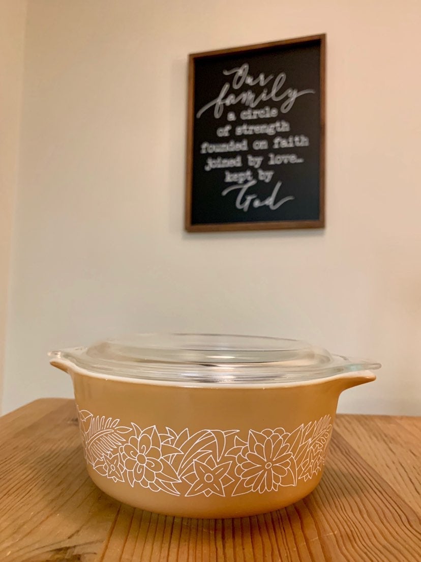 Pyrex Woodland Casserole 472 with Lid