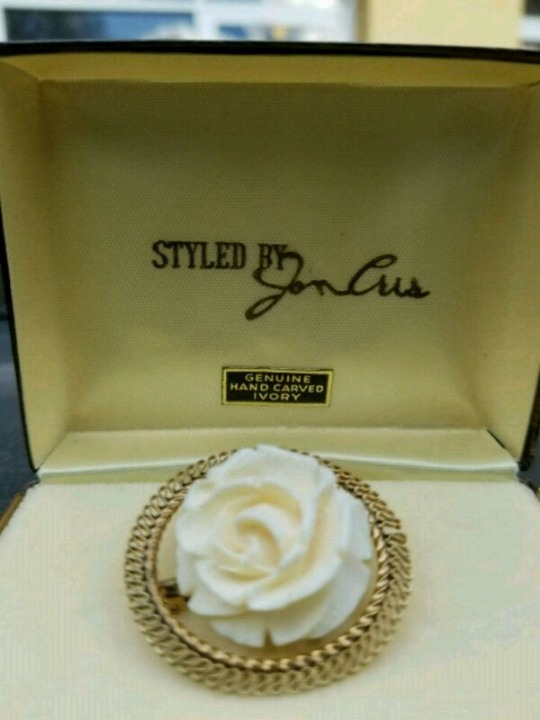 Vintage Jon Cris genuine ivory brooch