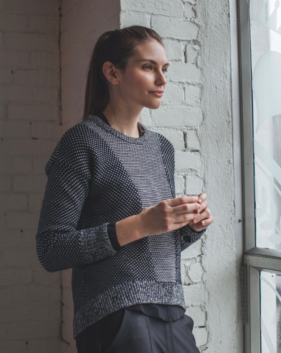 Lululemon Yogi Crew Sweater in Black Heathered Light Grey