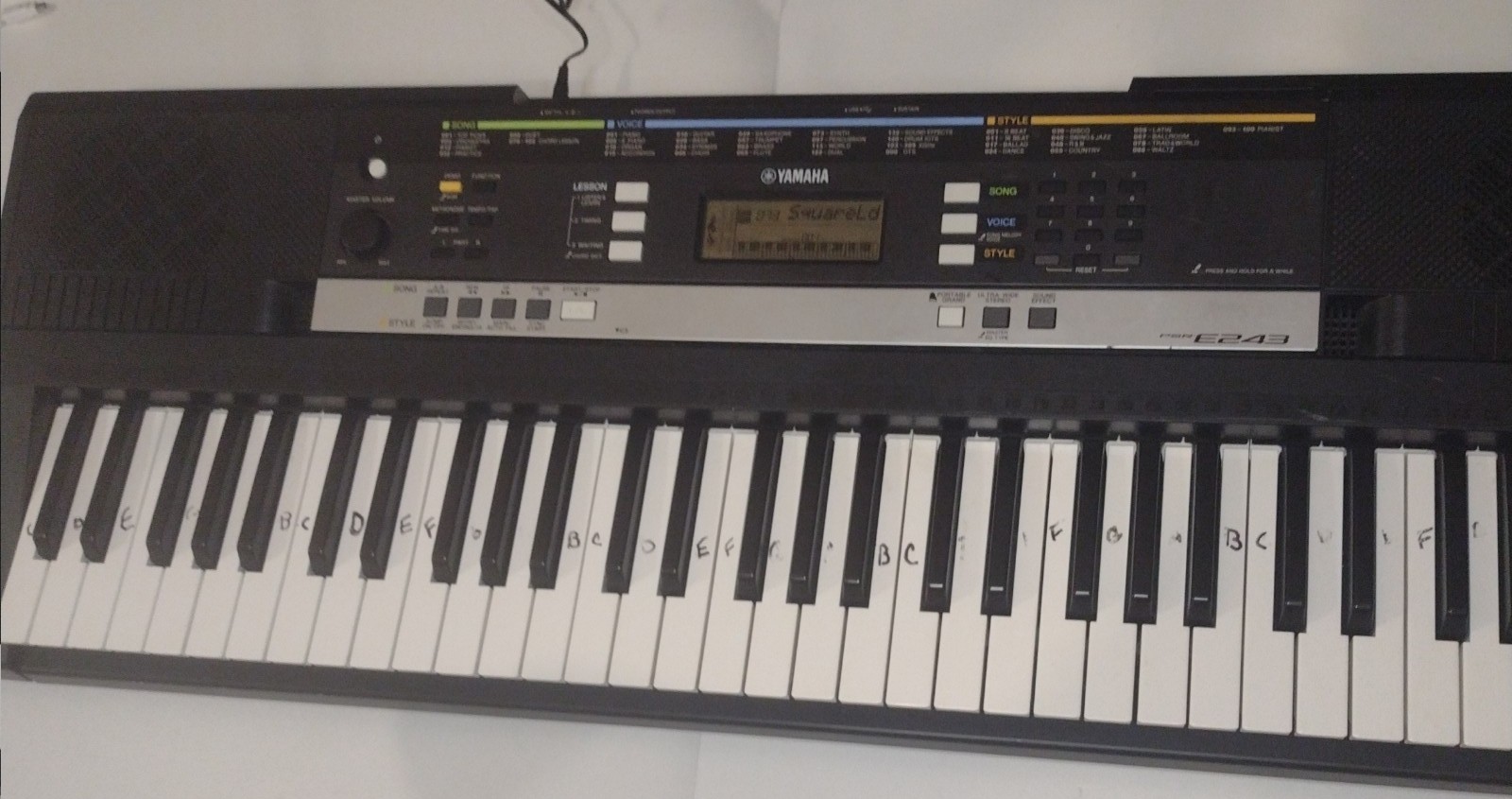Yamaha PSR-E243 61-Key Portable Electronic Keyboard Fully Functional (5A4.31.JK)