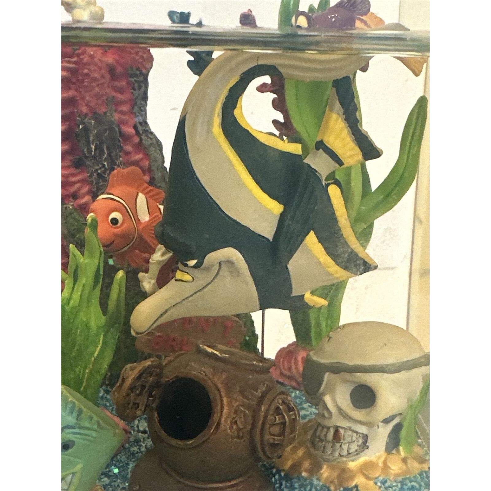 Disney Finding Nemo Aquarium Fish Tank Snow Globe Music Box Works