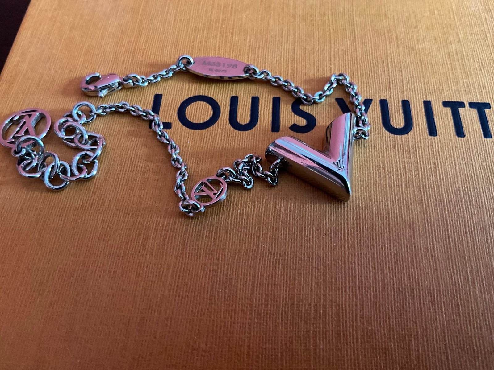 Louis Vuitton Essential V Bracelet Silver Color