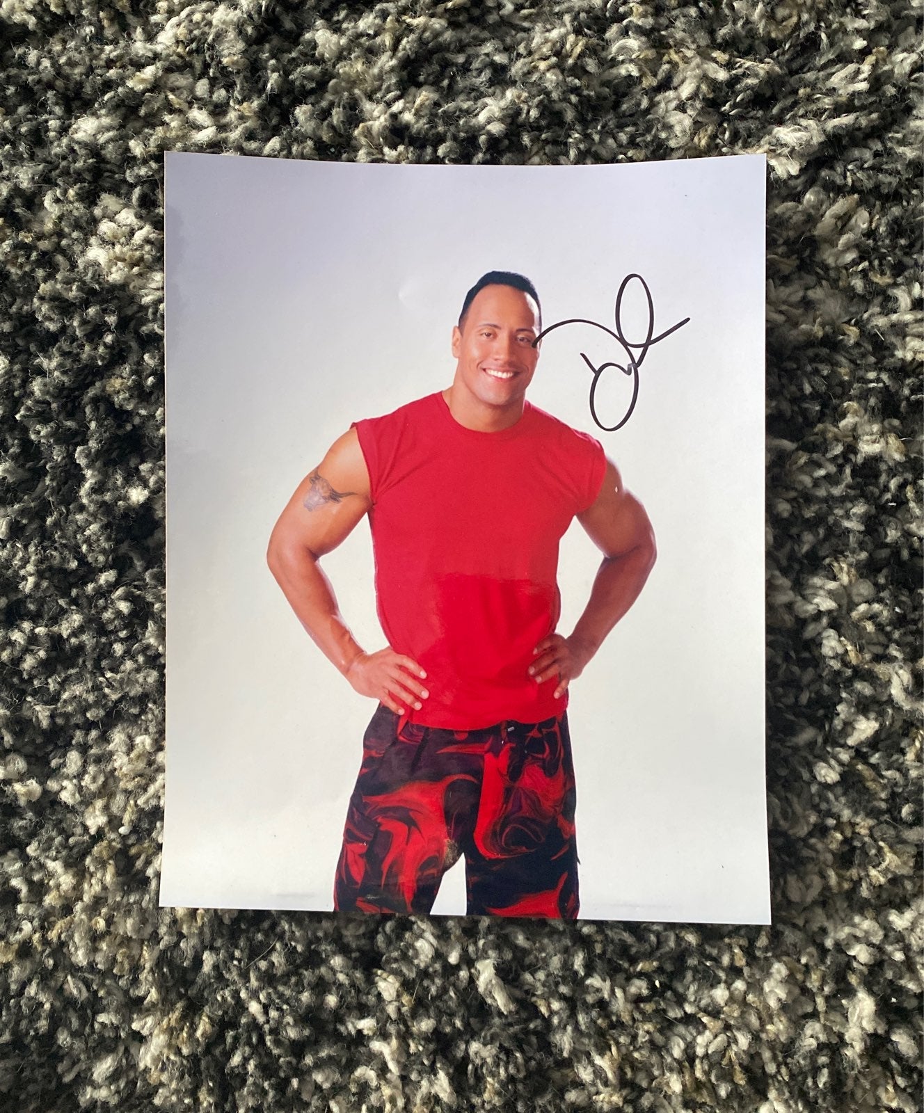 Autograph 8x10 Dwayne Johnson