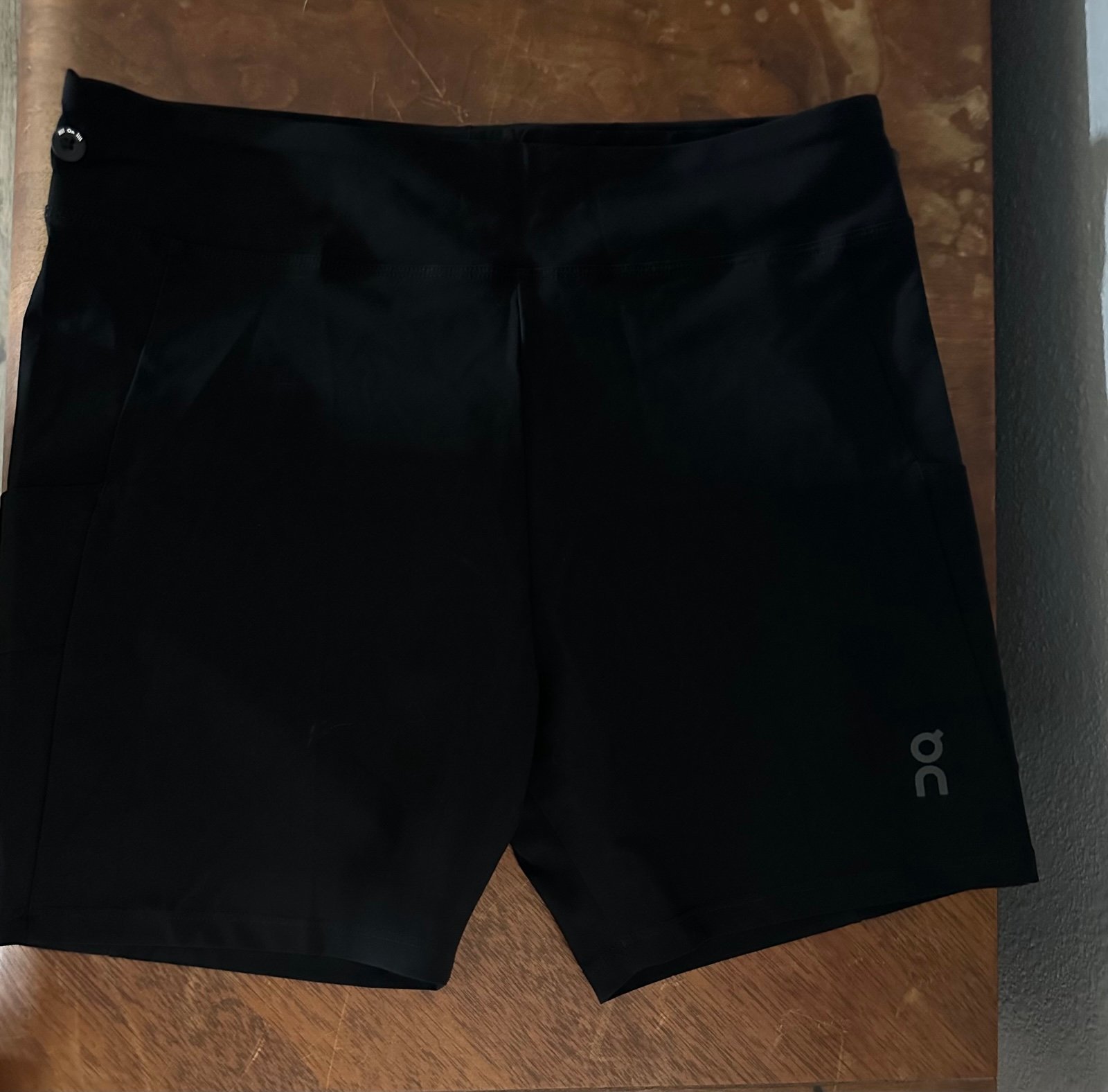 On cloud men’s large hybrid shorts- nwt