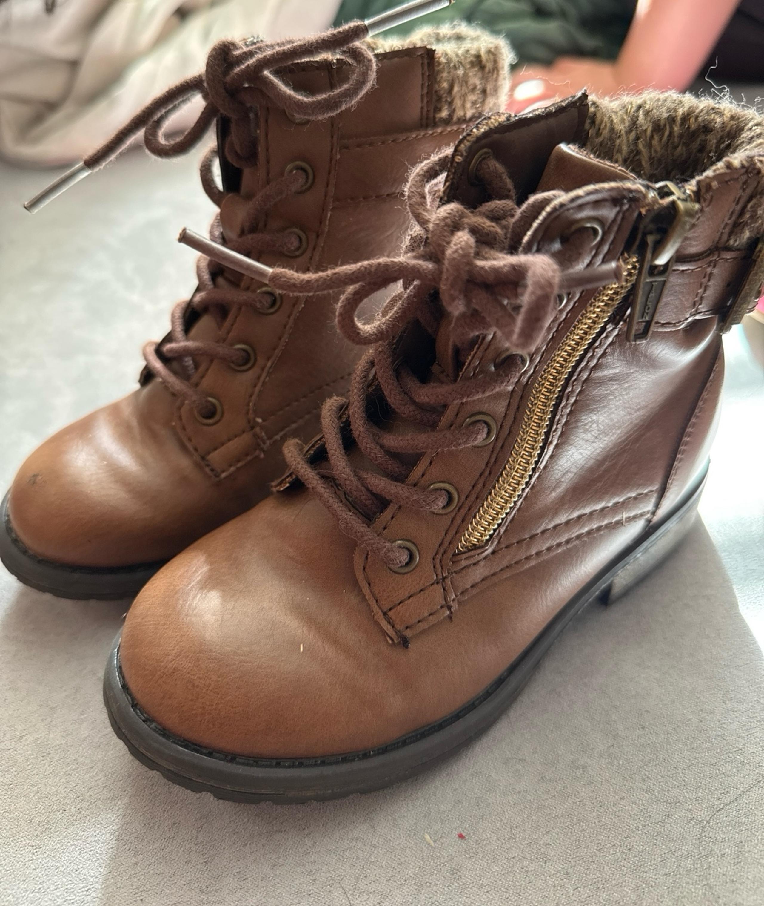Toddler boots size 9