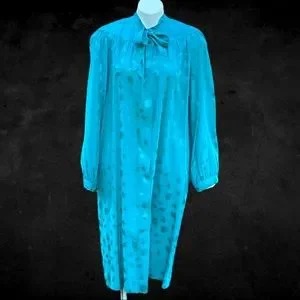 Beautiful Vintage Green 100% Silk Neck Bow Tie & Button Up Dress
