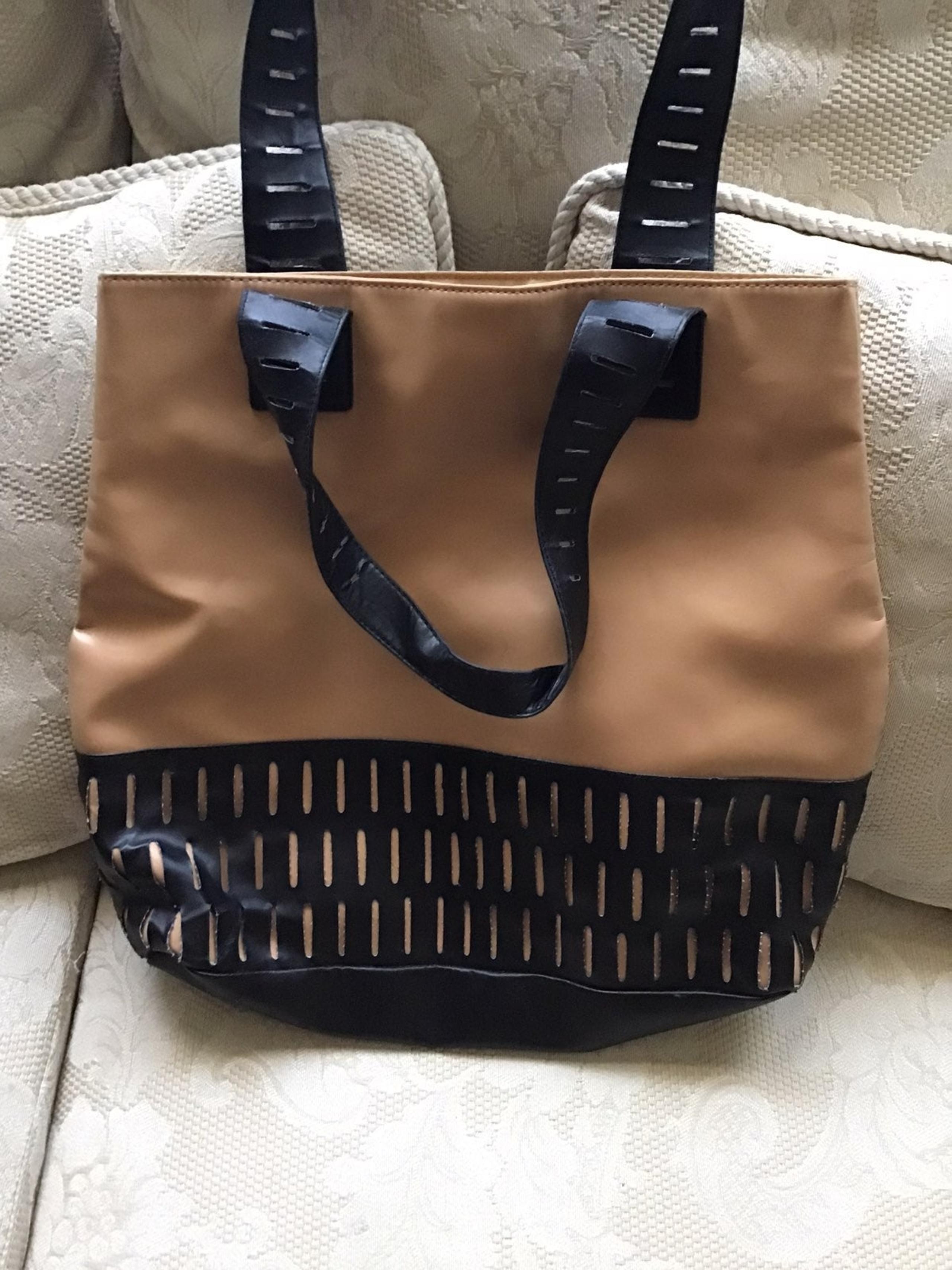 Signature Club A Large Handbag