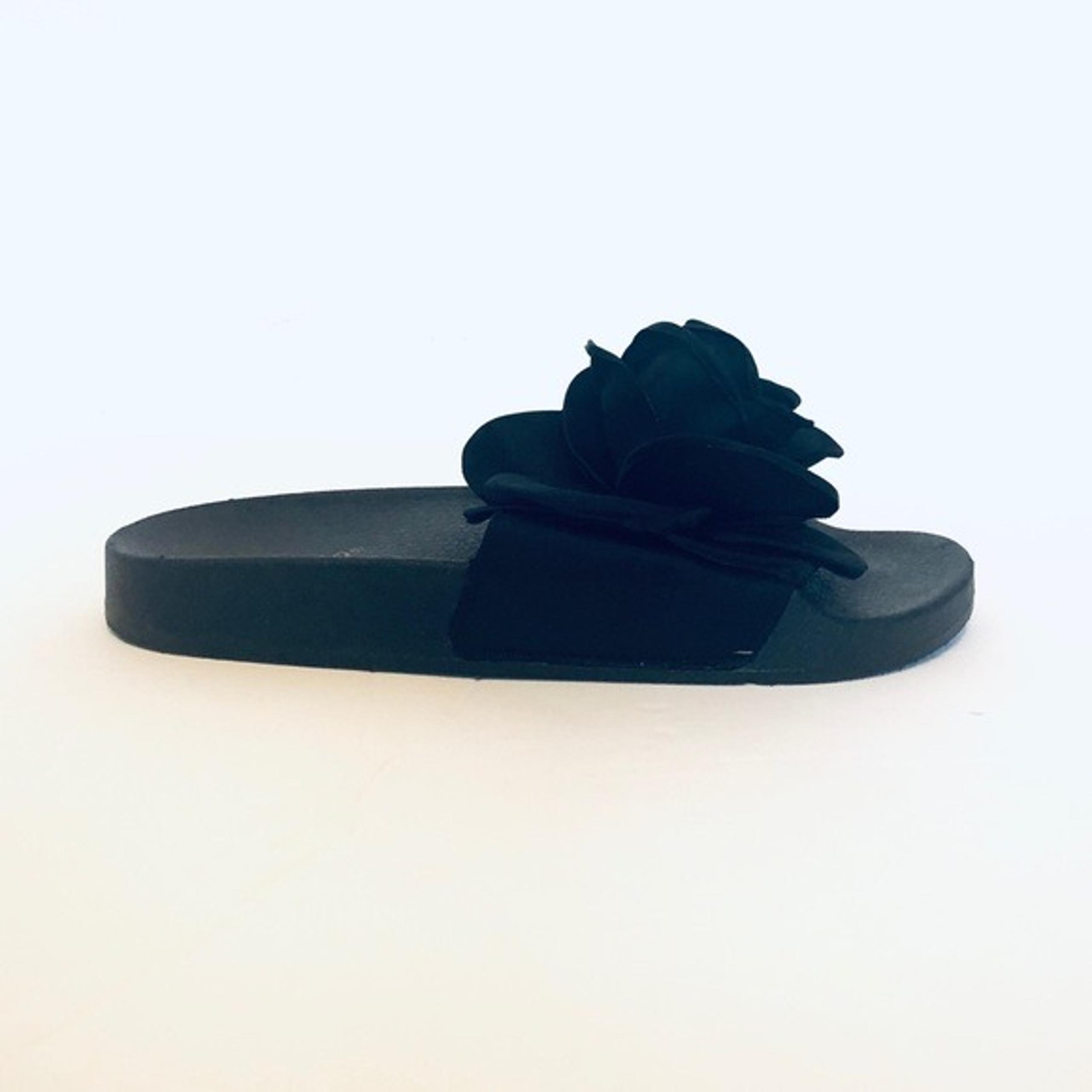 Bamboo Black Silk Rosette Sliders