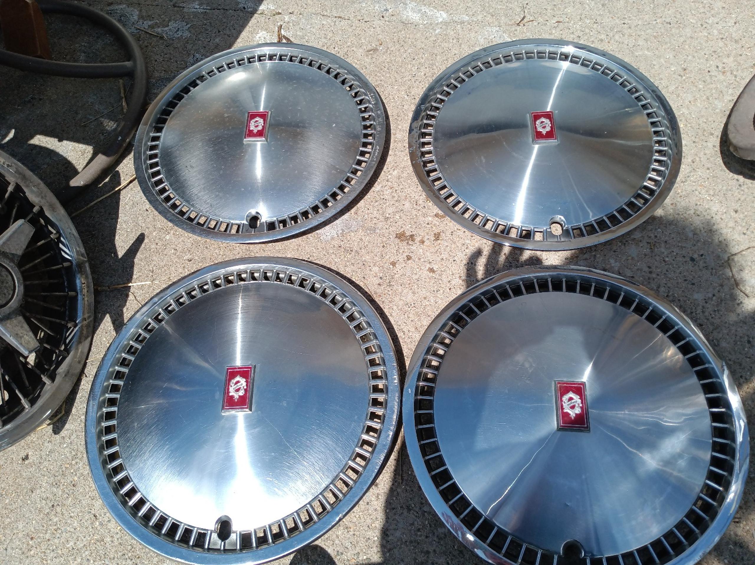 15" Oldsmobile delta 88 hubcap set