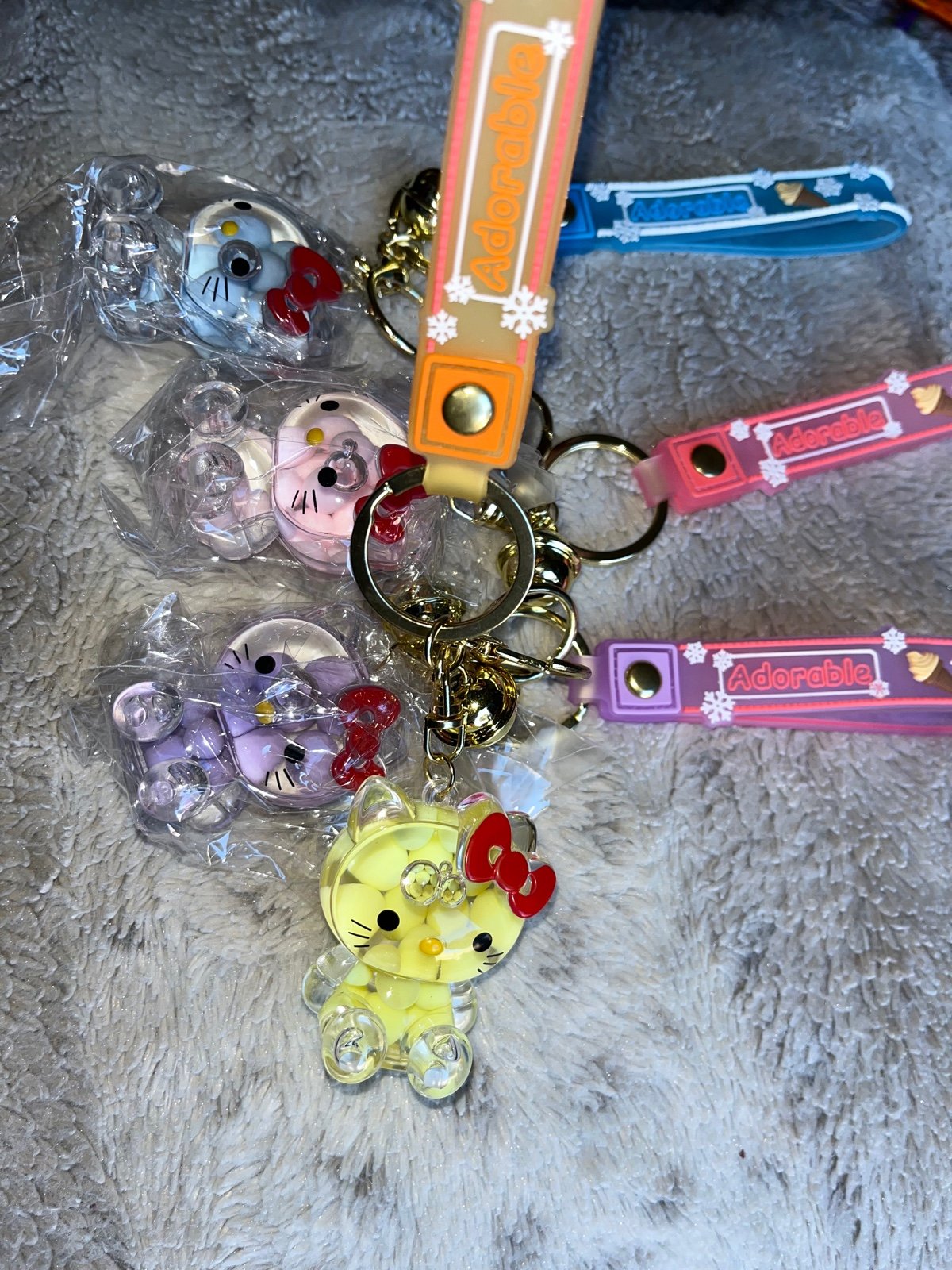 Hello Kitty keychains X4