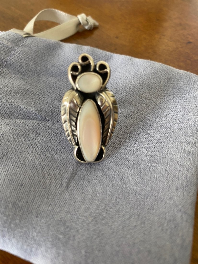 VINTAGE signed/ sterling silver/pearl/ O