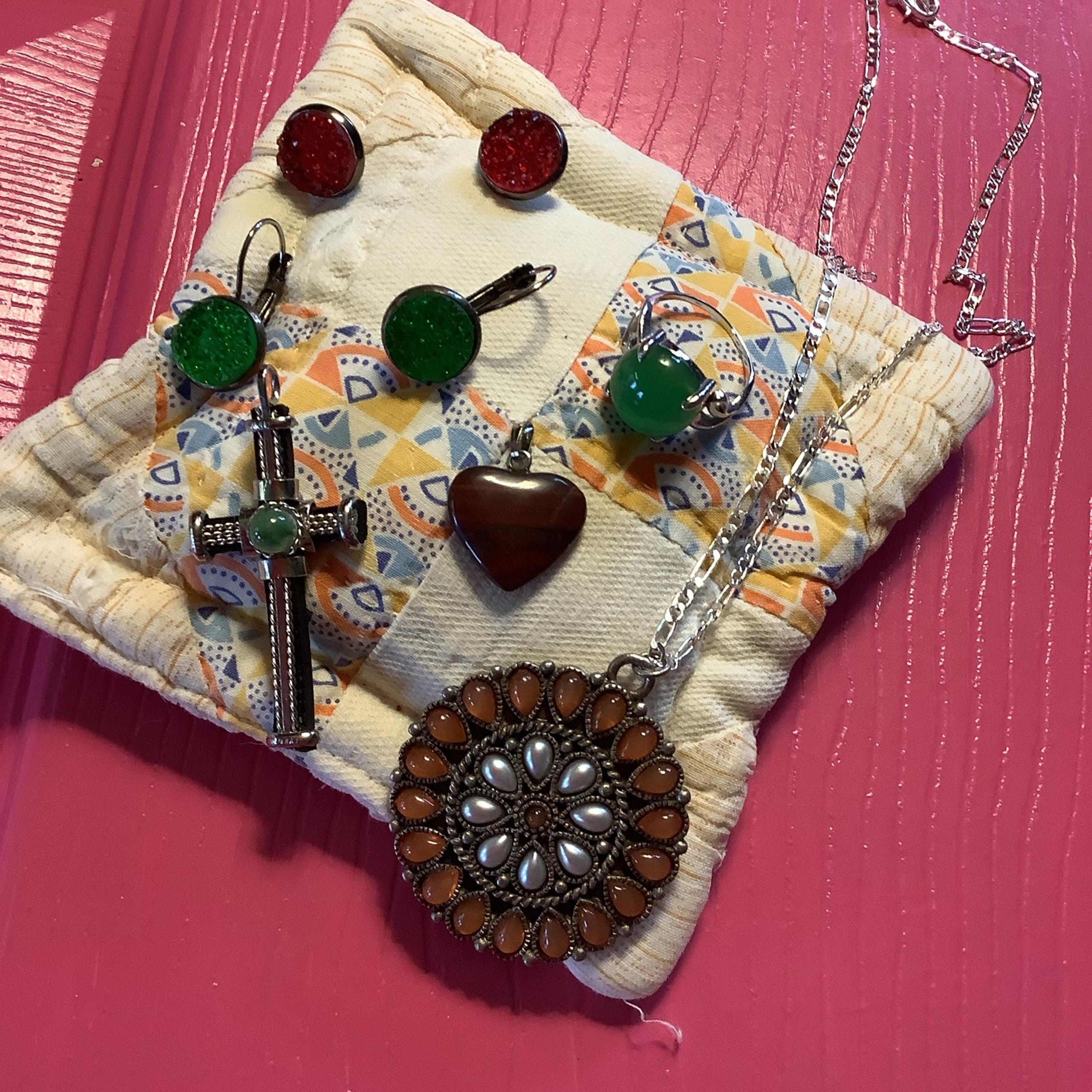 Great Jewelry Lot Total 6 Items Green Red And Fall Color