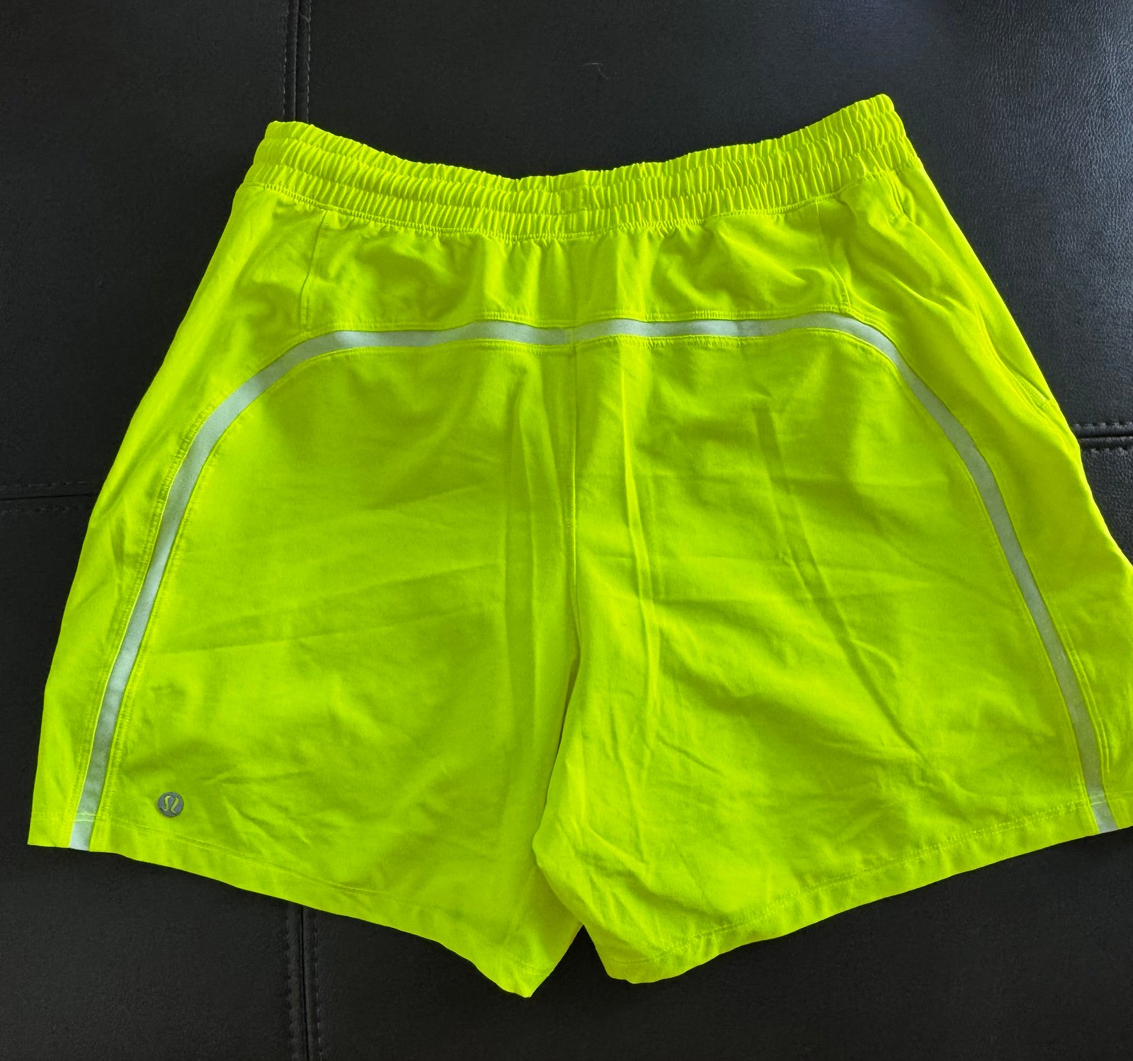 lululemon hot shorts size M
