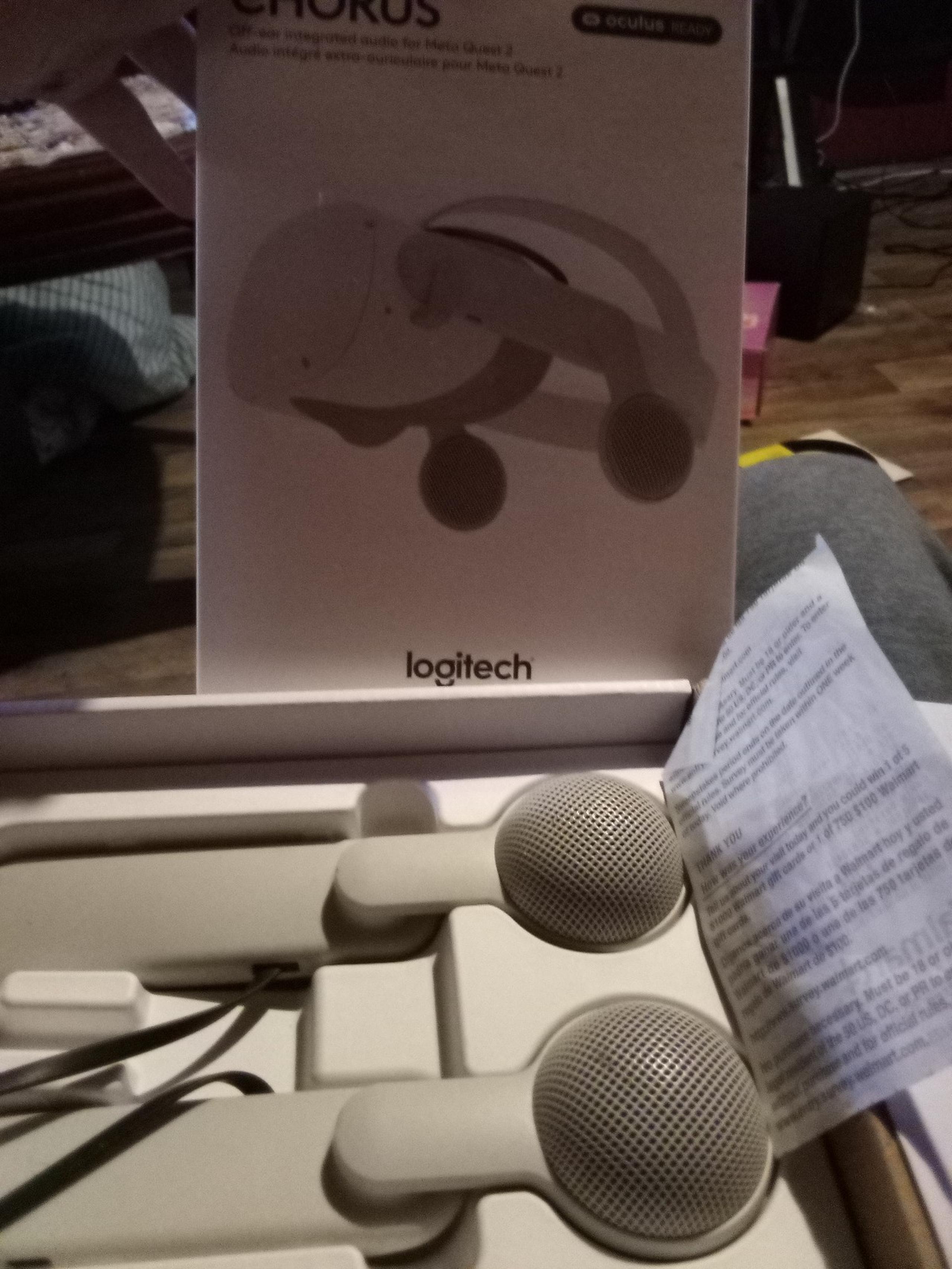 Off ear integrated audio for Meta quest 2